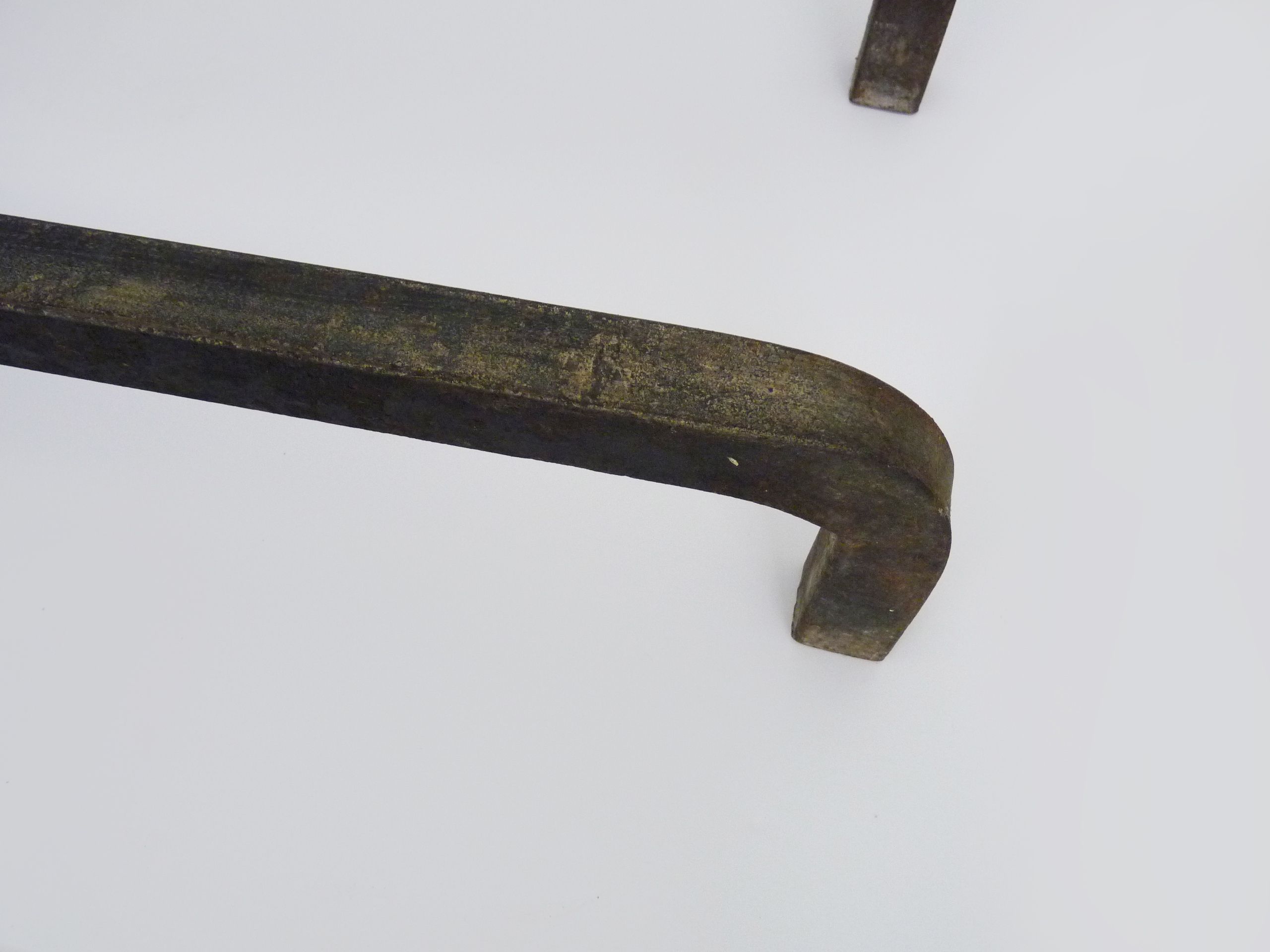 Paire de chenets de cheminée en bronze et fonte. Début XXème