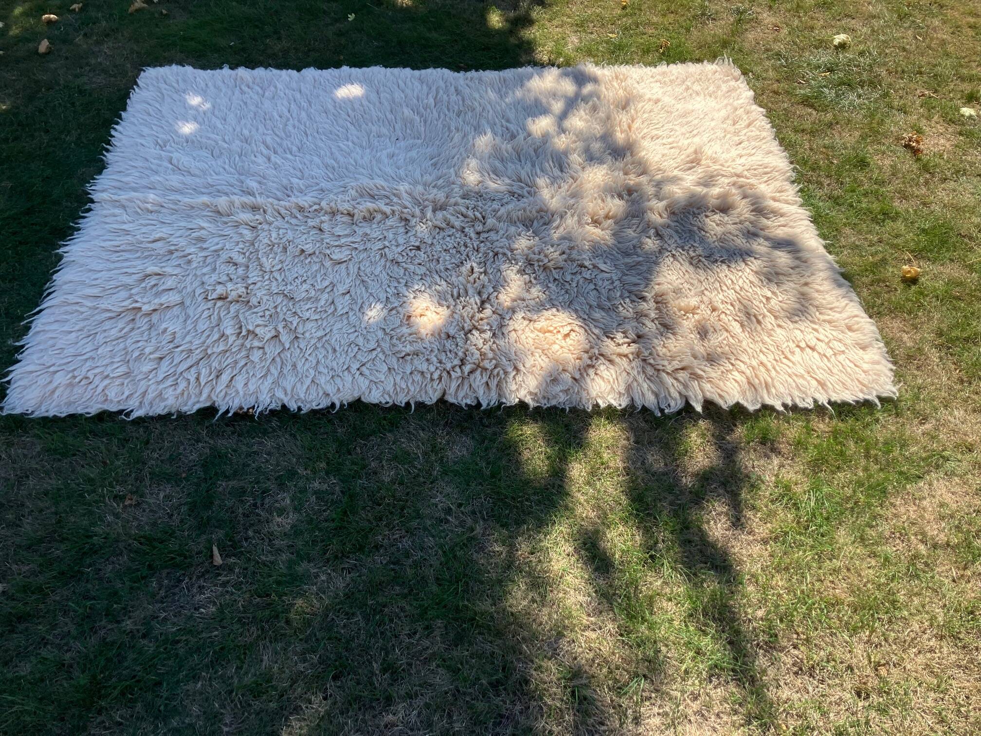 Flokati rug in virgin wool