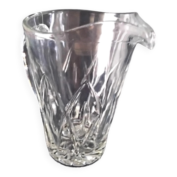 Carafe à eau , pichet , cruche en verre pressé moulé