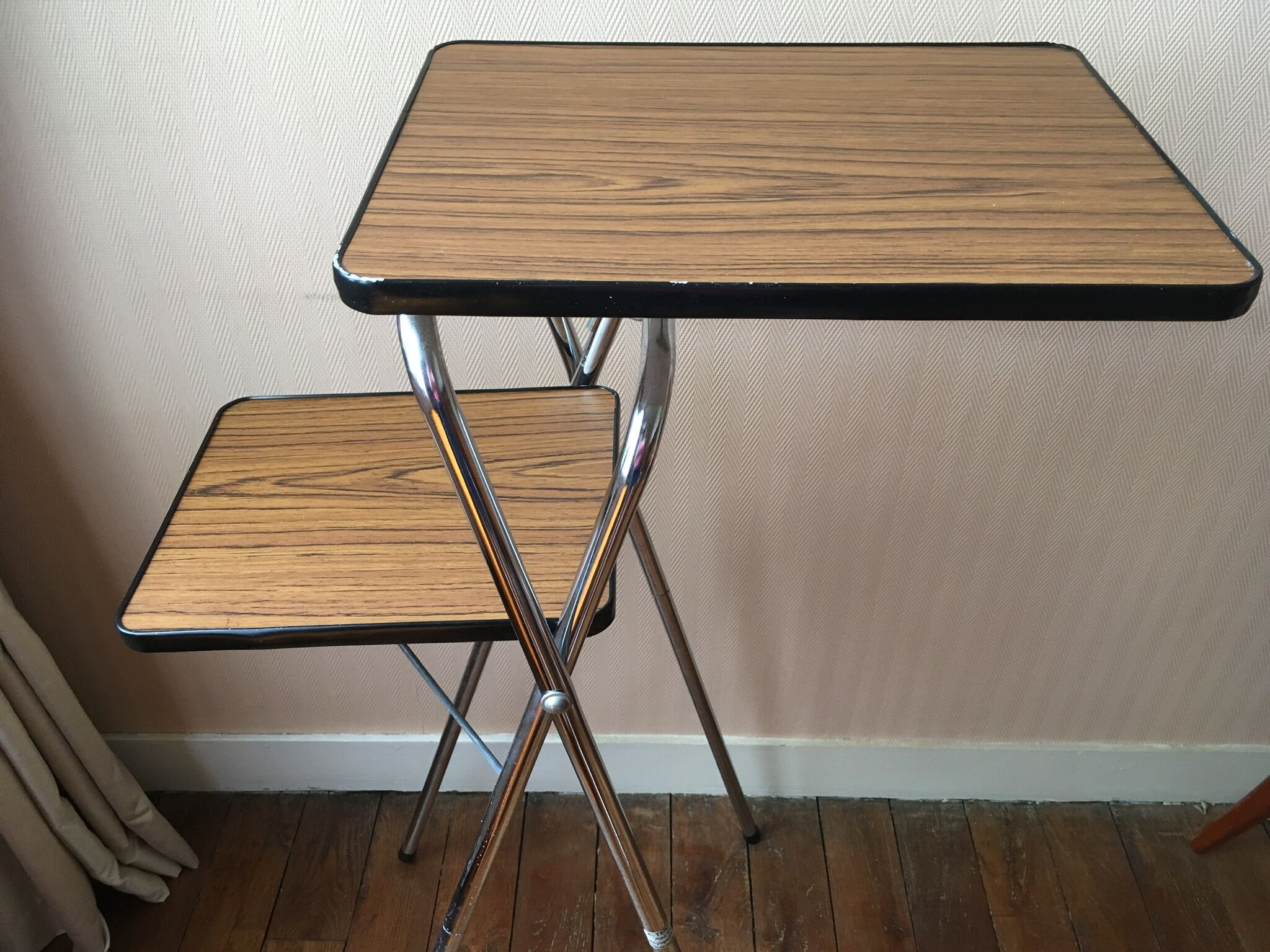 Formica projection table