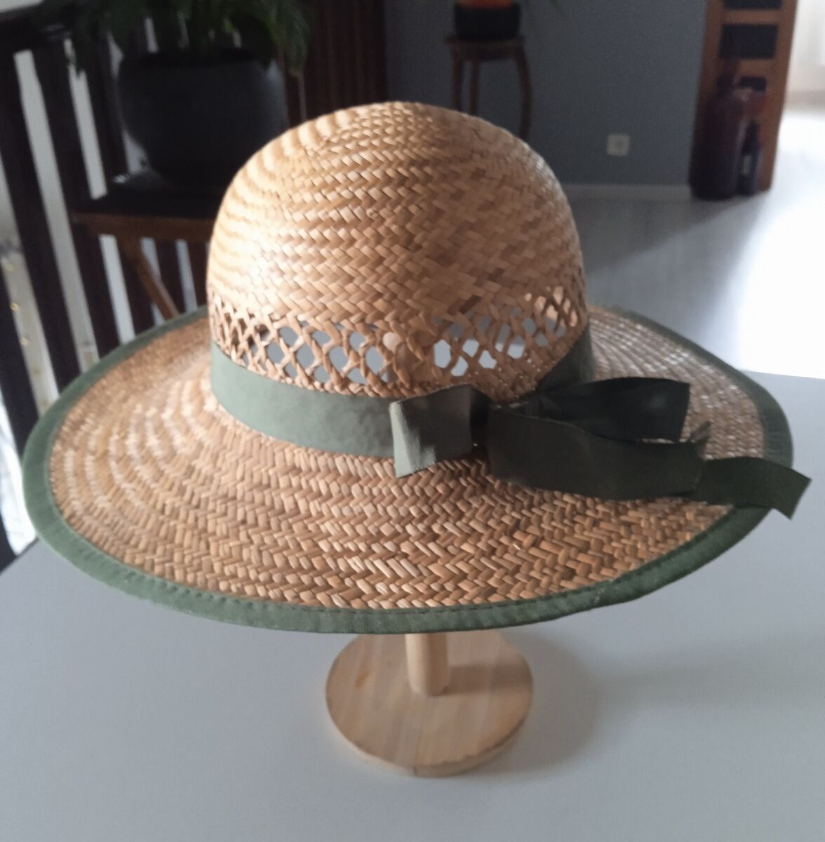Women's straw hat Chic dress style. Hand-braided natural straw.
