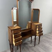 Coiffeuse avec miroir triptyque de style Louis XVI, XXe siècle