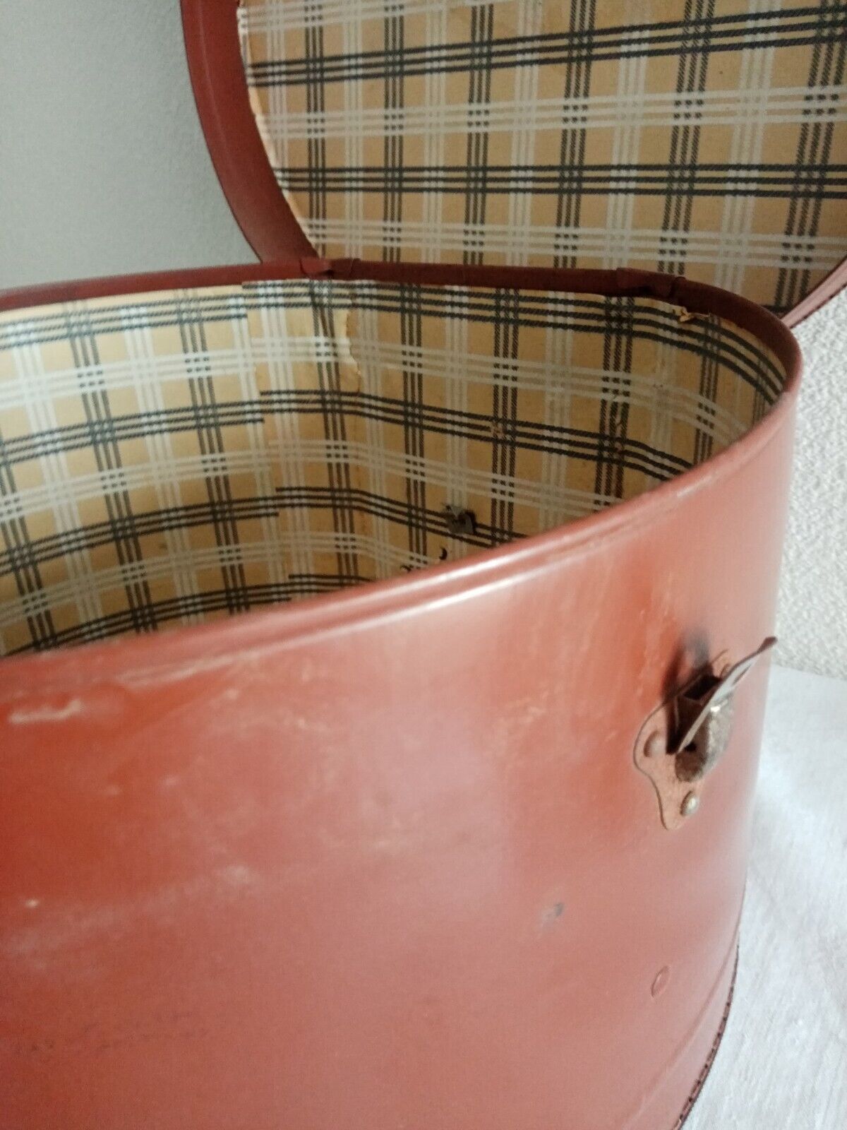 Old hat box SILKA diameter 39 cm