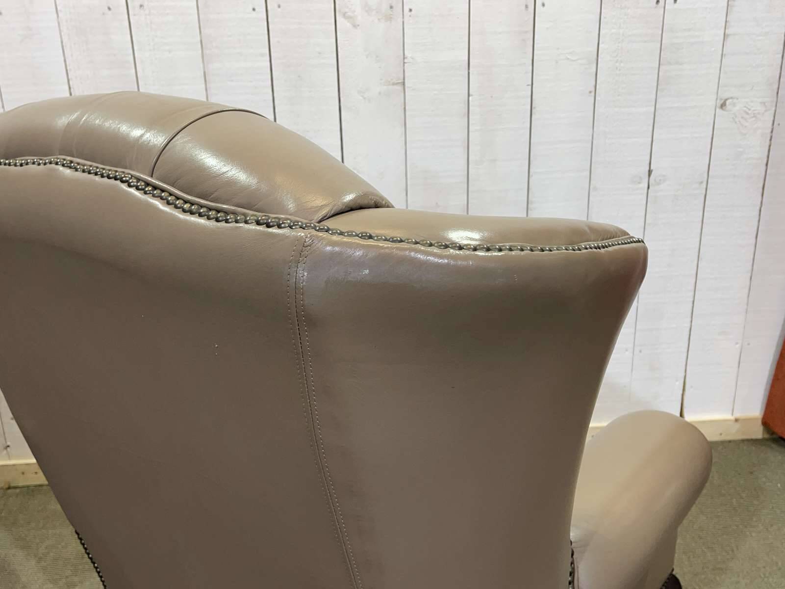 Pair of high-backed Chesterfield armchairs with 1 leather footrest