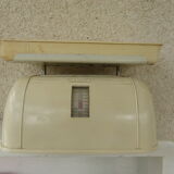 Beige vintage 1950 testut scale