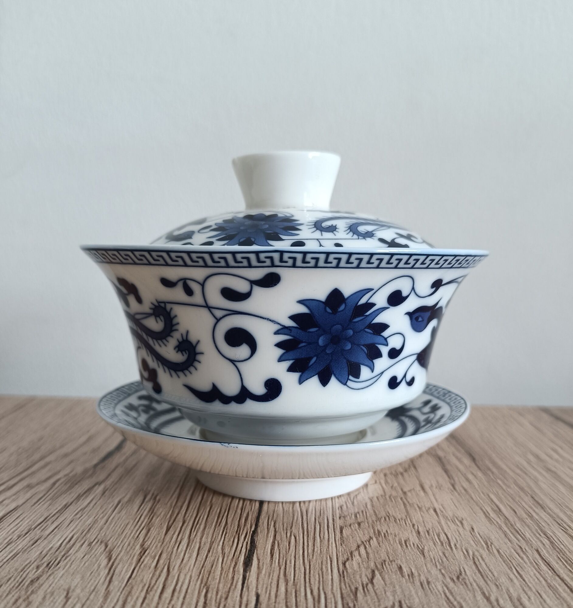 Gaiwan traditional chinese tea set in blue and white porcelain