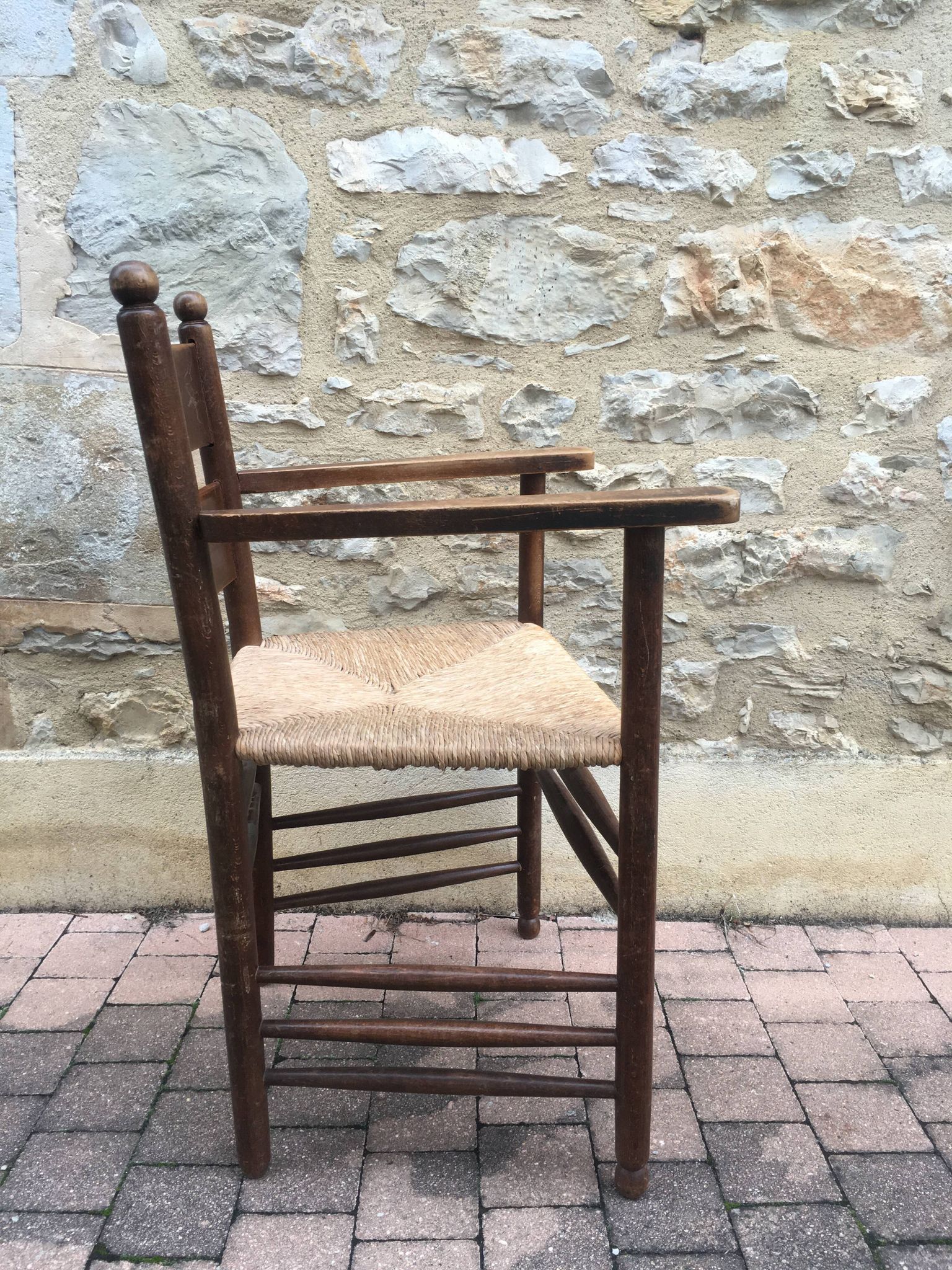 Fauteuil paillé rustique