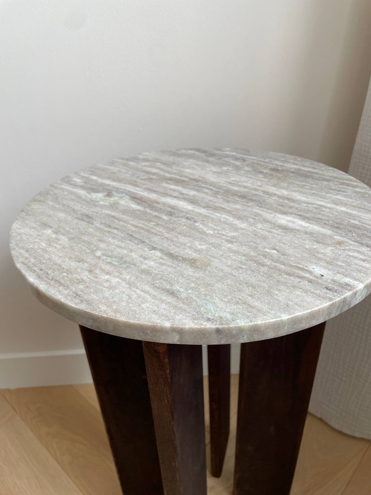 Side table in marble / solid oak