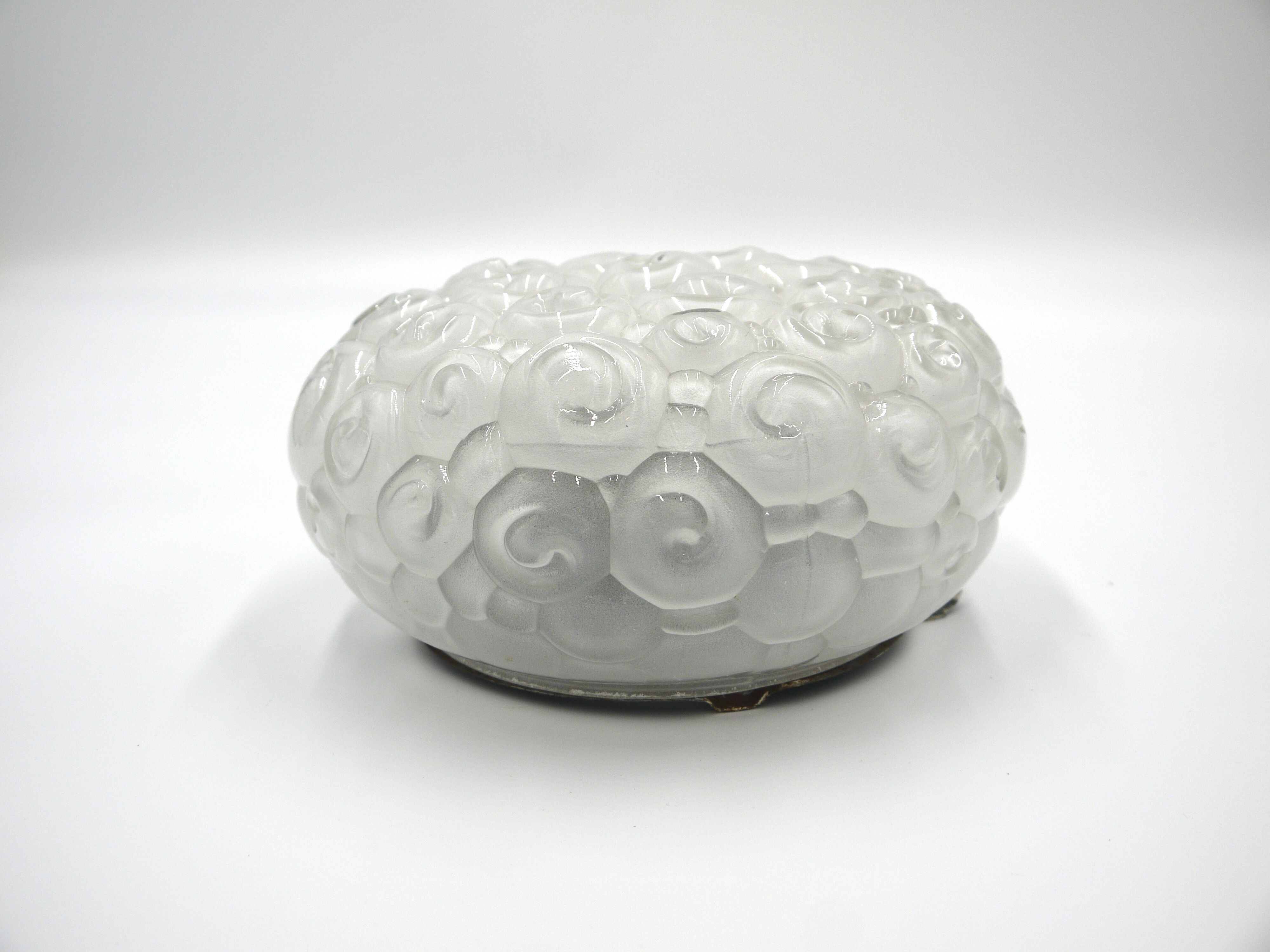 Round ceiling lamp made of molded glass