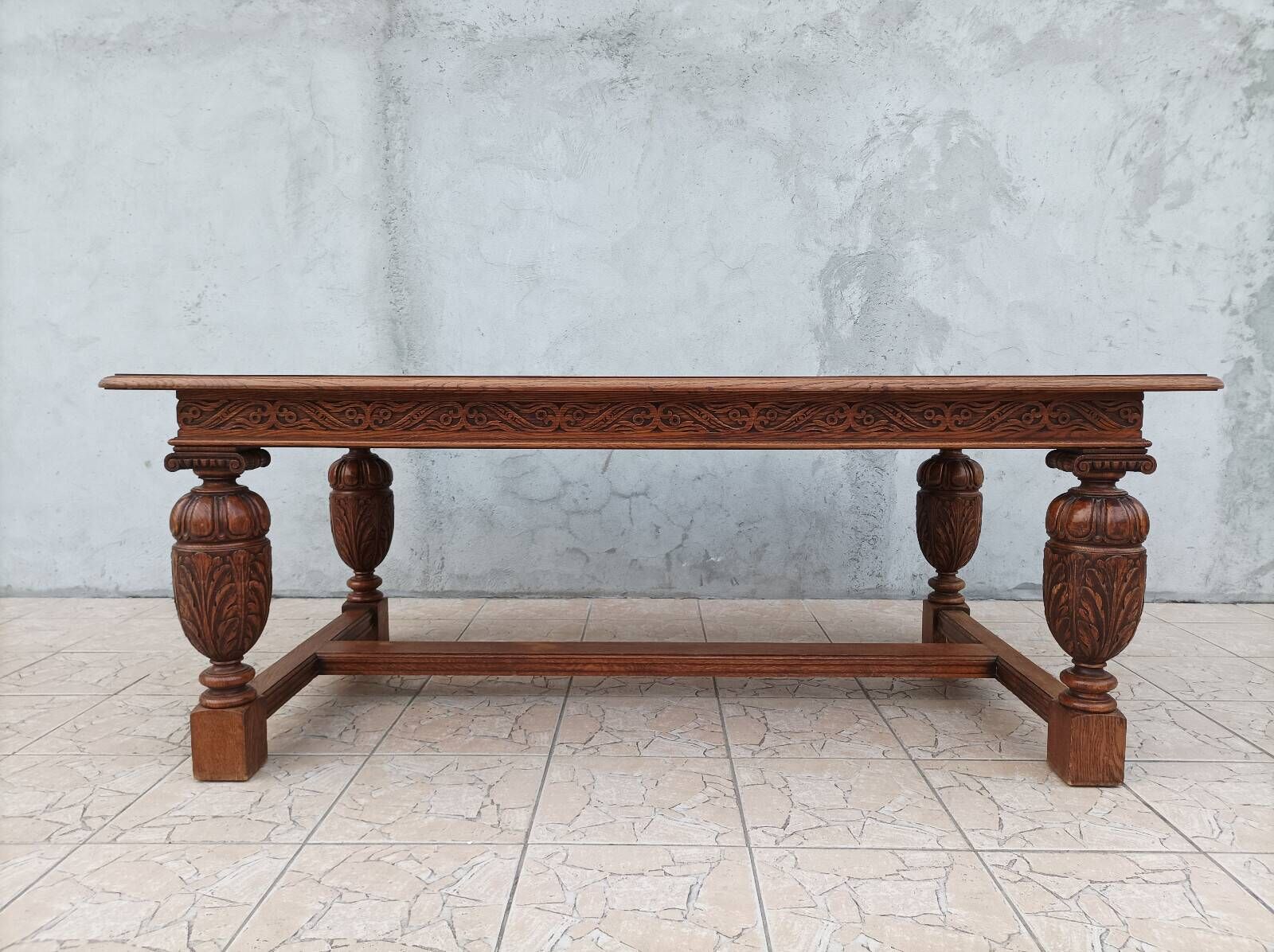 Table style Renaissance en chêne