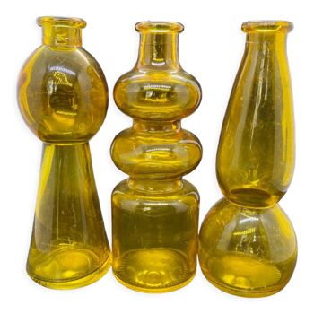 Set of 3 yellow corrugated glass vases