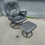 Fauteuil et repose pied cuir design scandinave