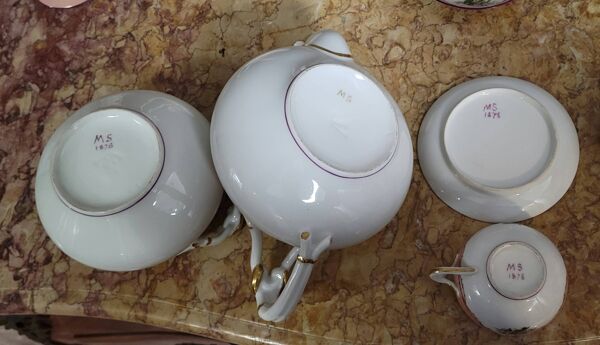 Service à thé en porcelaine, daté de la fin du XIXᵉ siècle