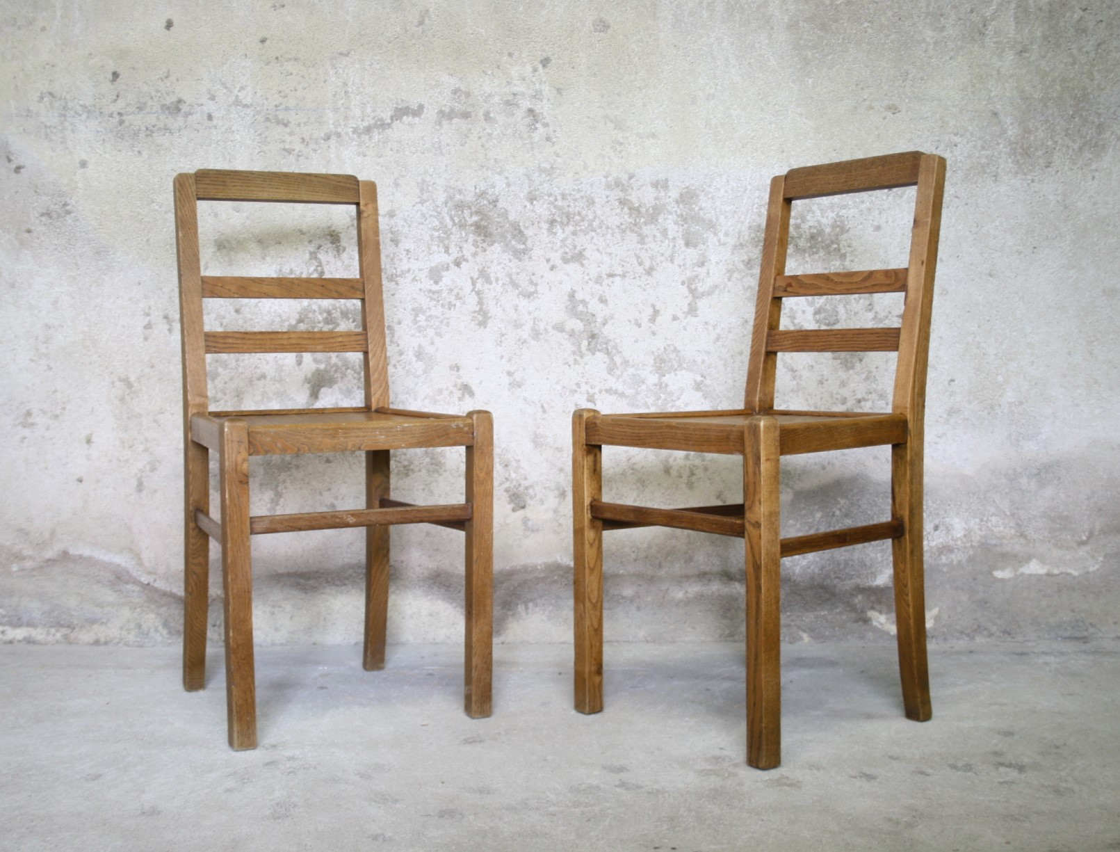 Pair of chairs reconstruction