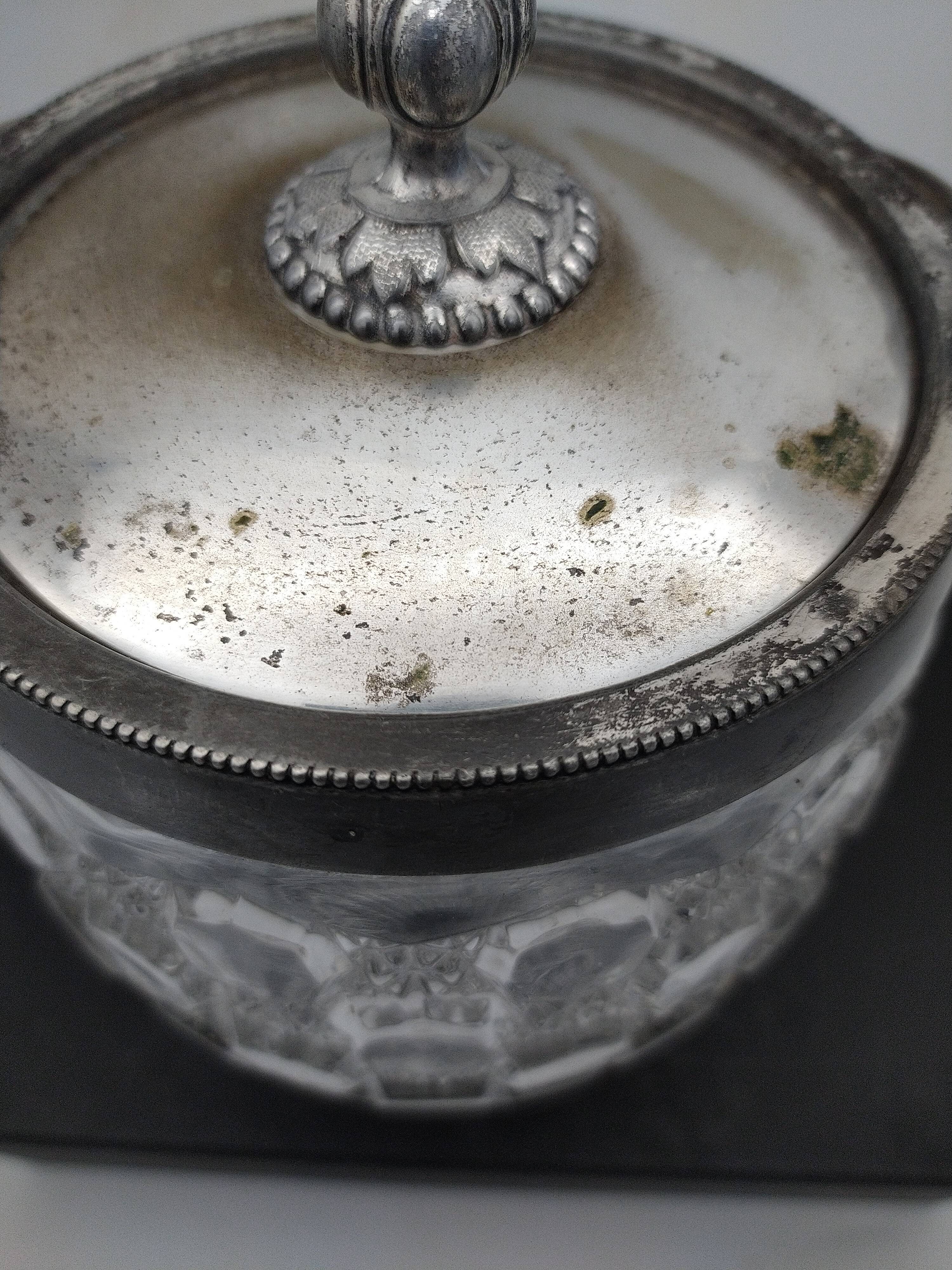 Biscuit, ice cube or candy pot, made of crystal and metal.