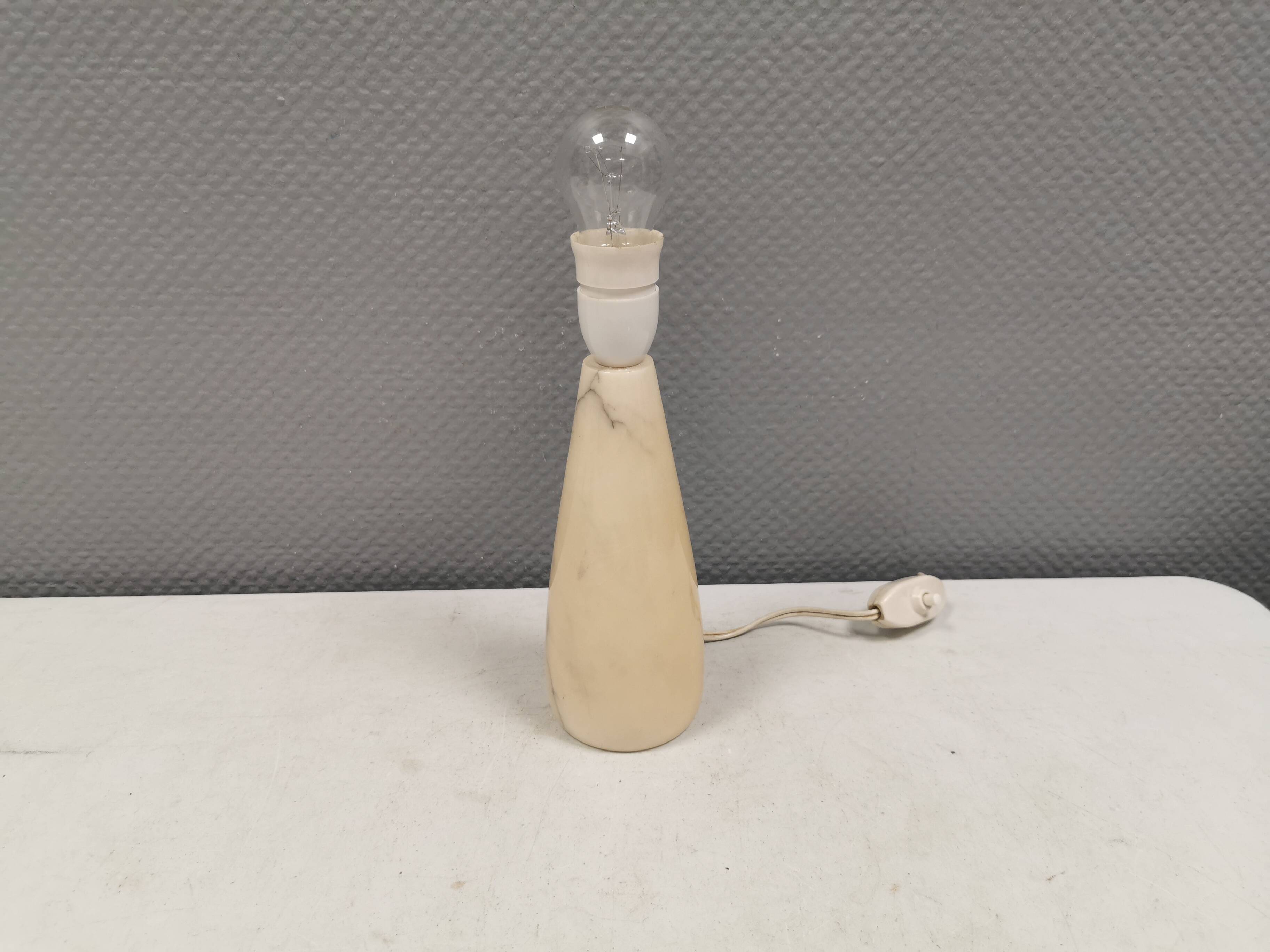 Table lamp in solid marble. Danish from the 80s.