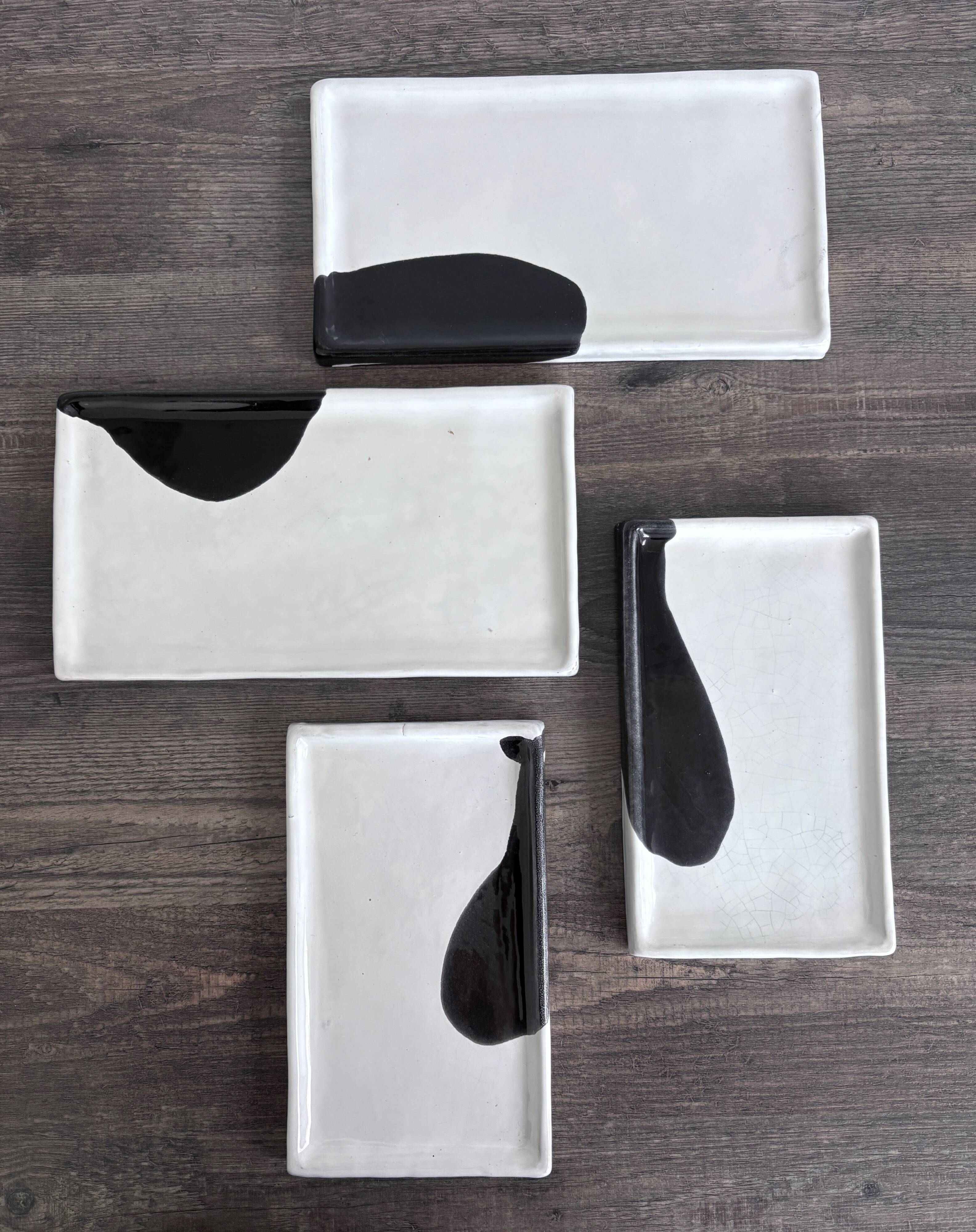 Lot of 4 rectangular glazed terracotta plates.