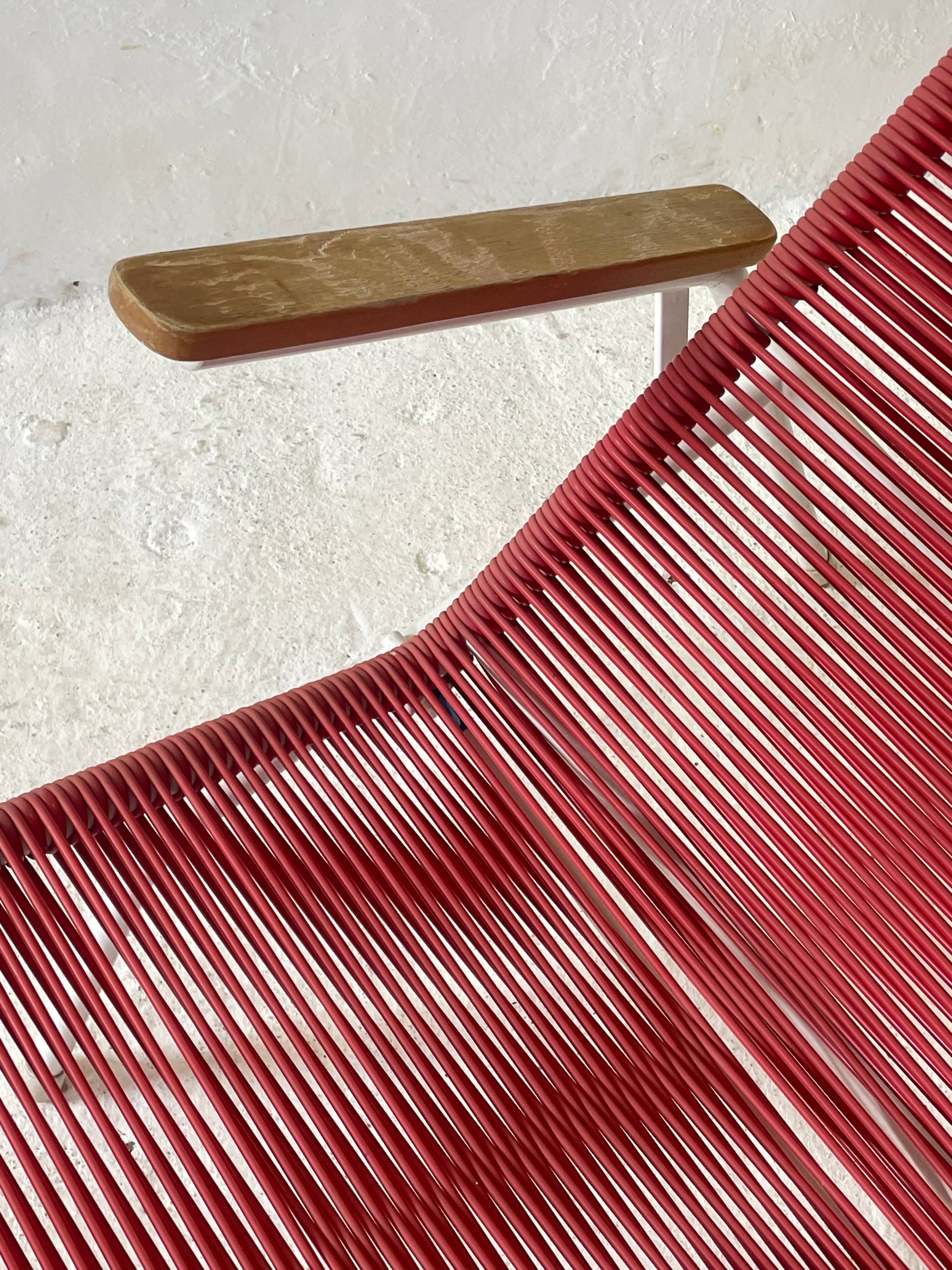 Vintage 1970s Elefant Möbel Spaghetti reclining chair for the garden.