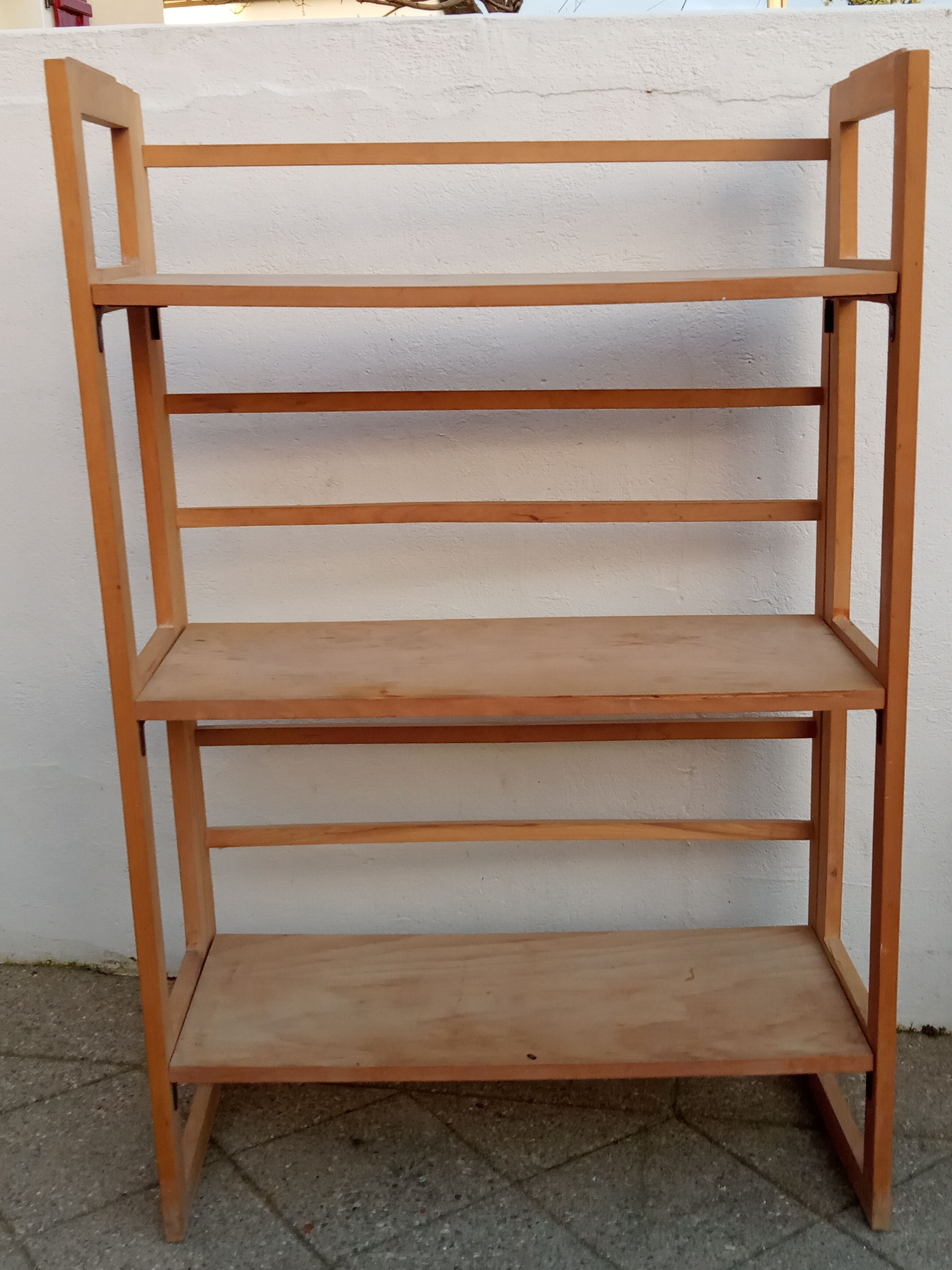 Folding bookseller's shelf