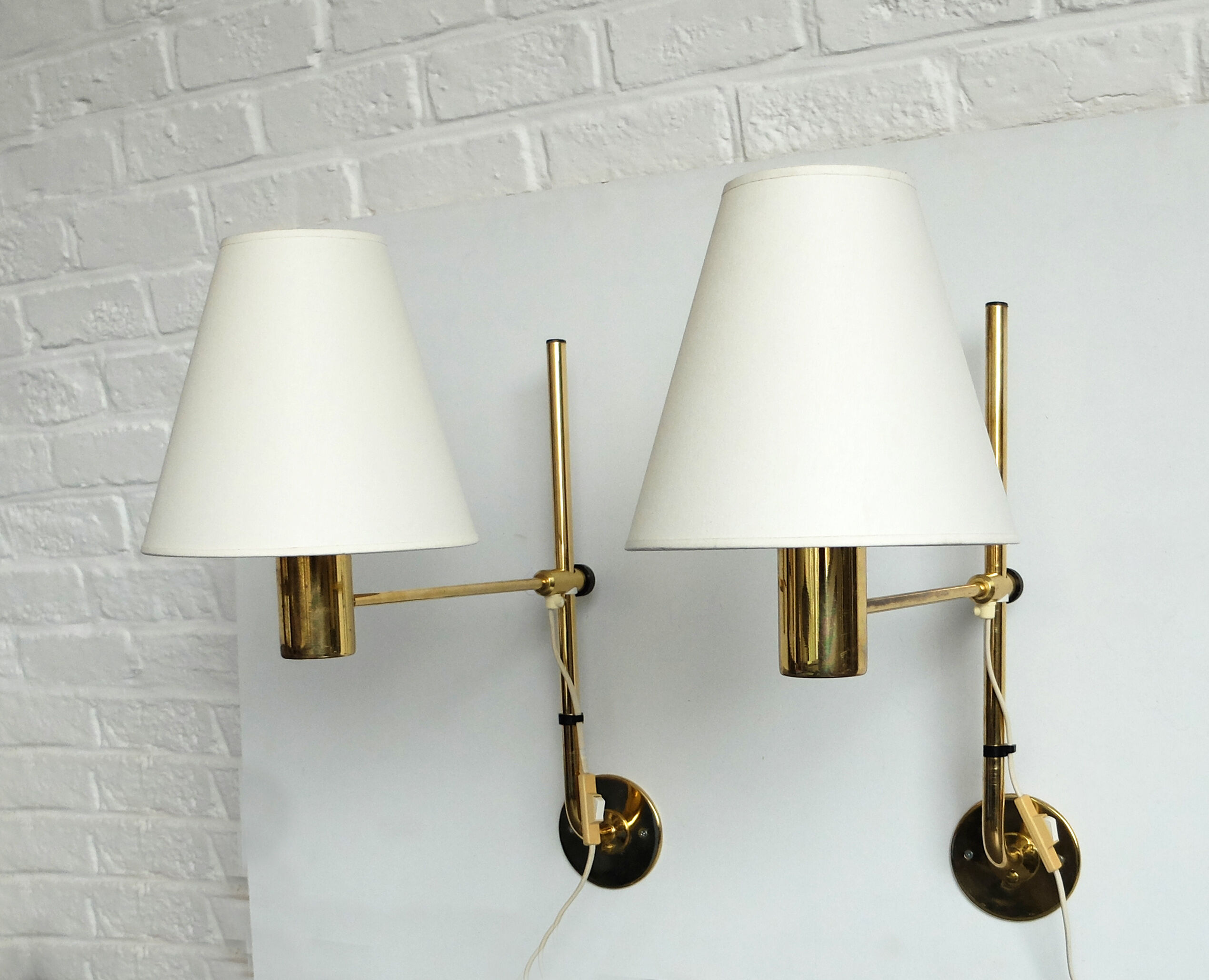 Pair orientable sconces V-393 Hans-Agne Jakobsson for AB Markaryd Sweden, brass
