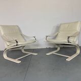Ensemble de deux chaises longues blanches Space Age, années 1970