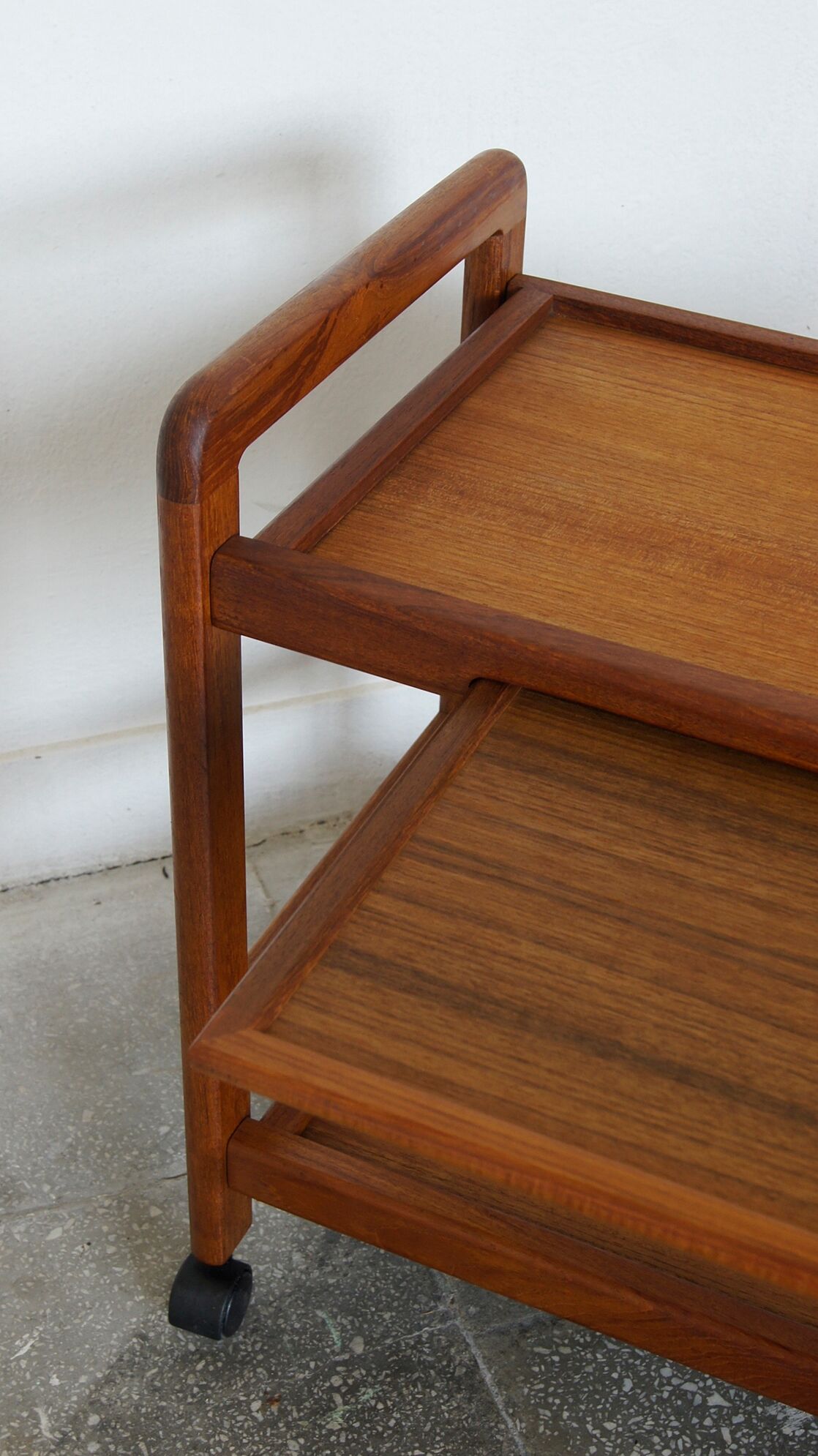 Desserte danoise en teck, années 1960