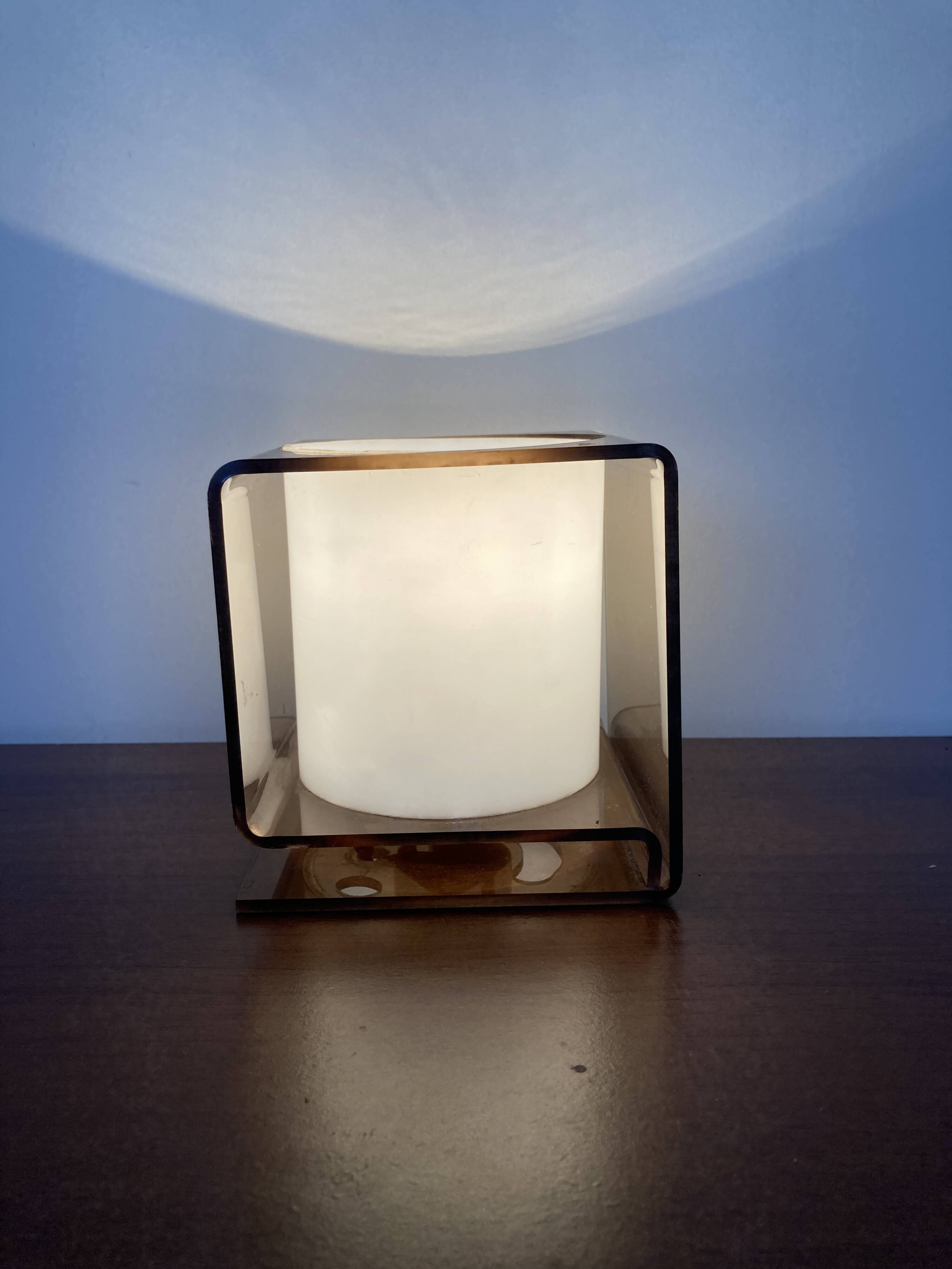 Cube table lamp in smoked plexiglass 70s