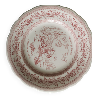Dessert plate. Museum of earthenware of Gien. Plate N°4 Fables de la Fontaine.
