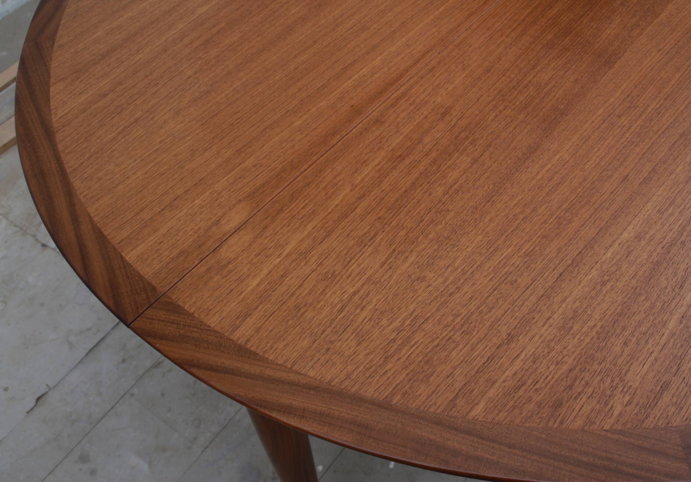 1960s round diningtable in teak from Lübke