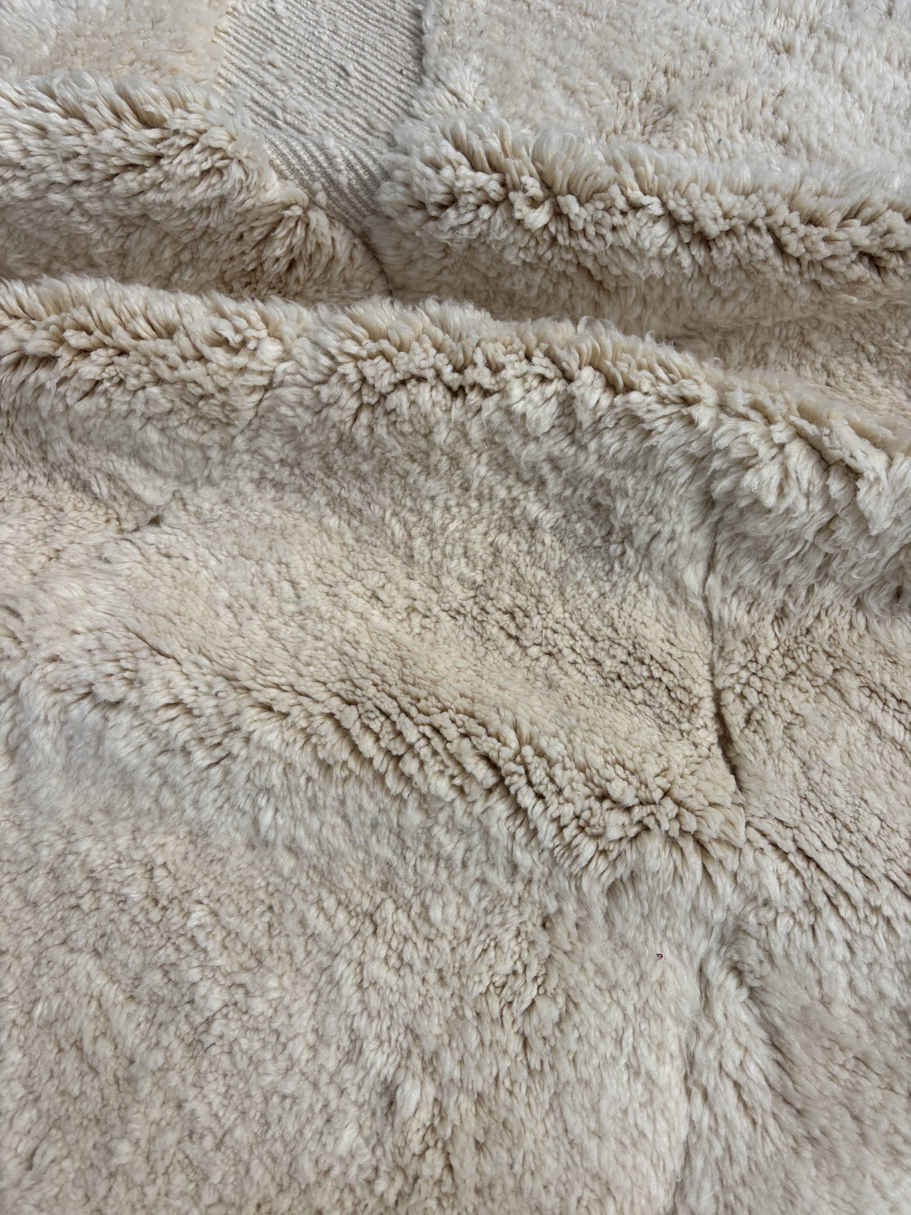 White Moroccan shaggy wool rug