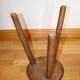Paire de tabourets tripodes en bois teinté