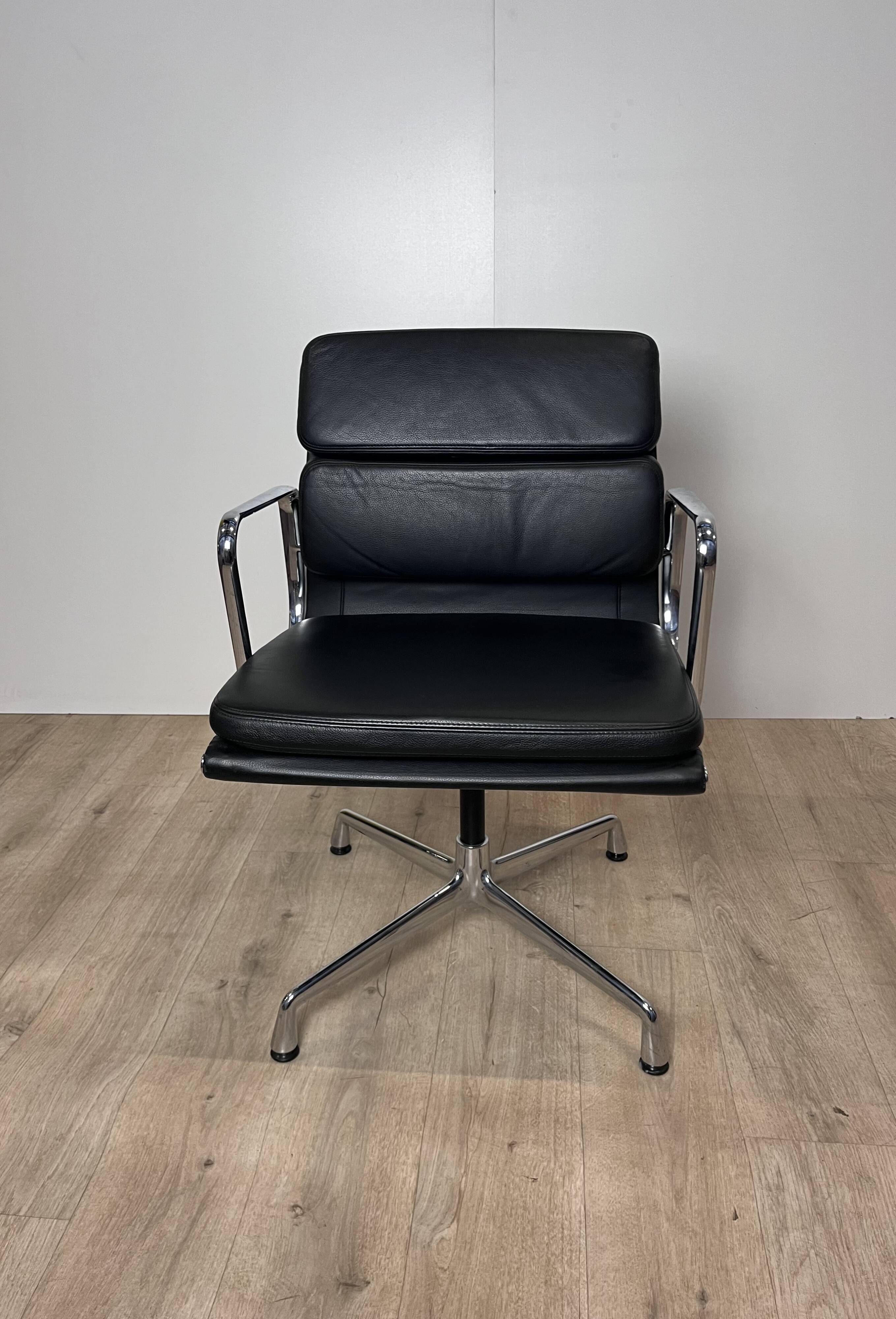 Armchair / Conference Chair By Charles & Ray Eames / Used