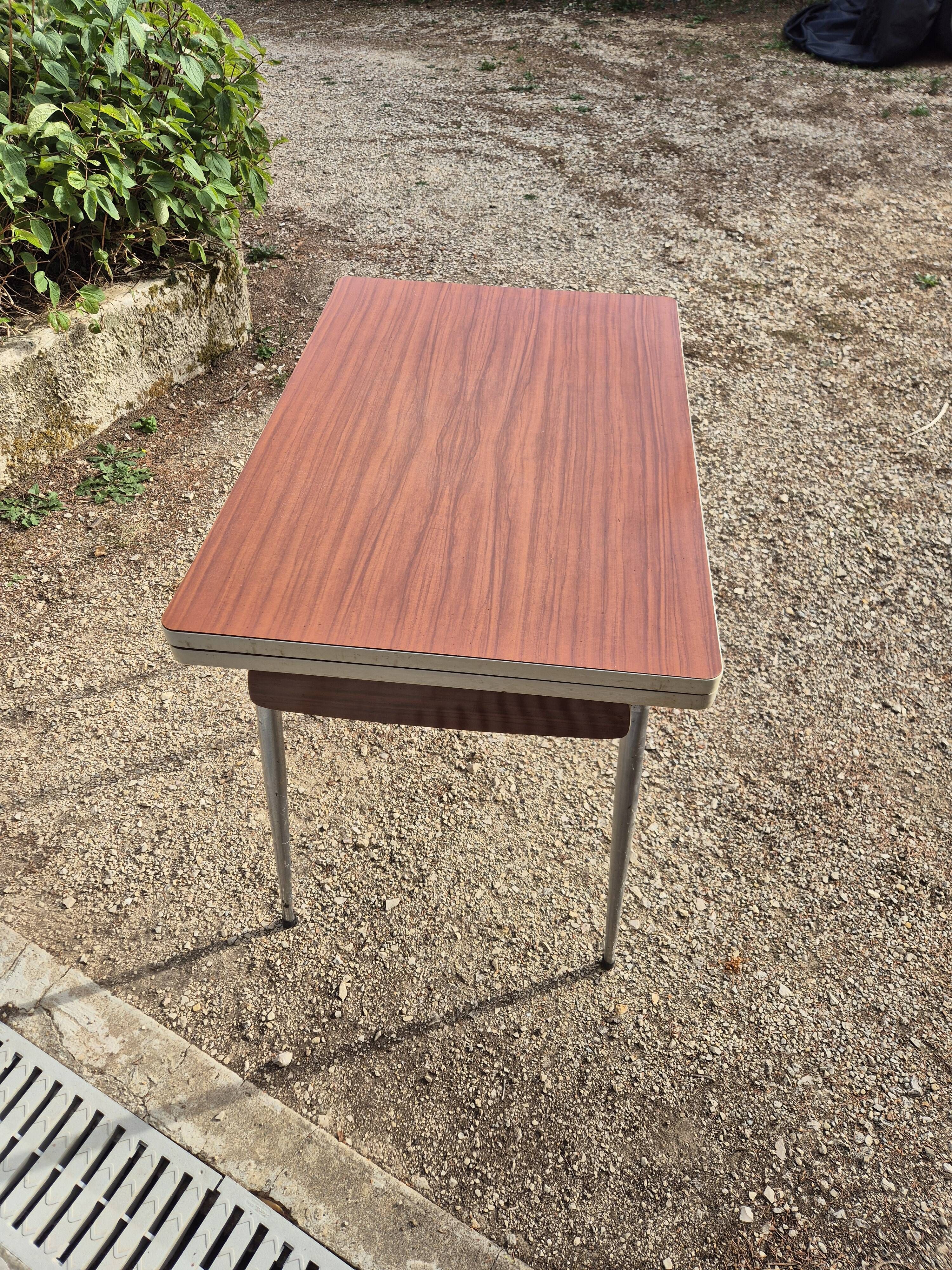 Table formica
