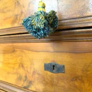 Elegant antique Italian chest of drawers, dating from the 20th century