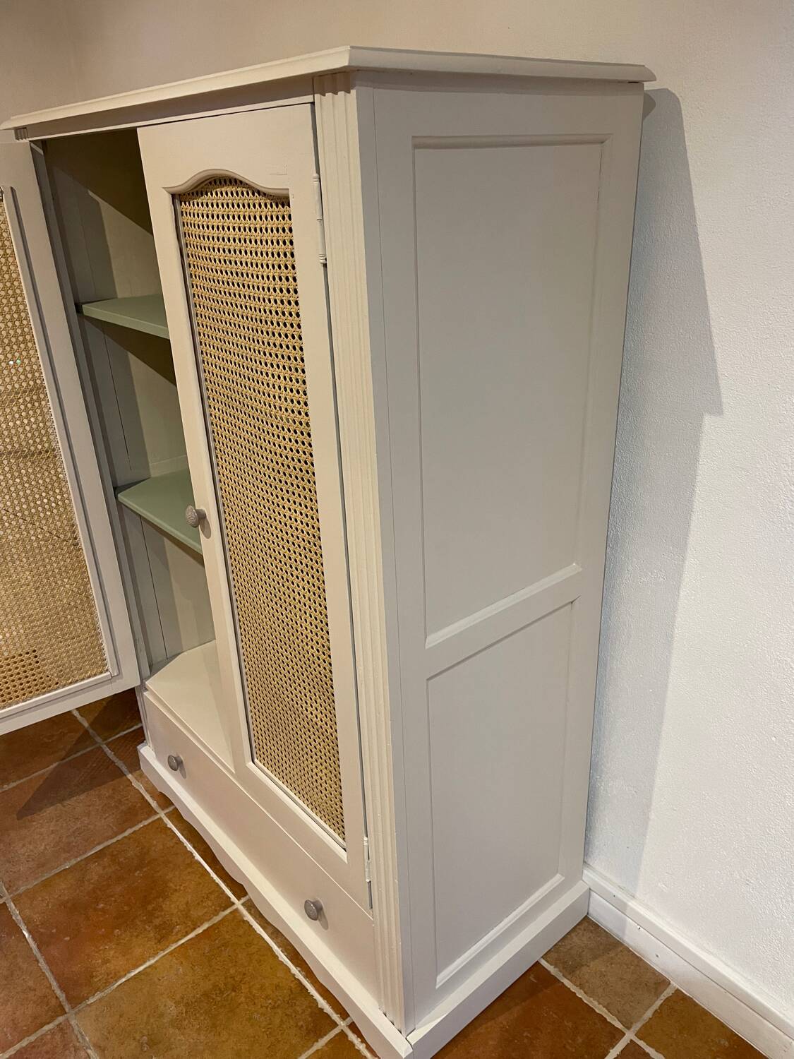 Children's bedroom wardrobe