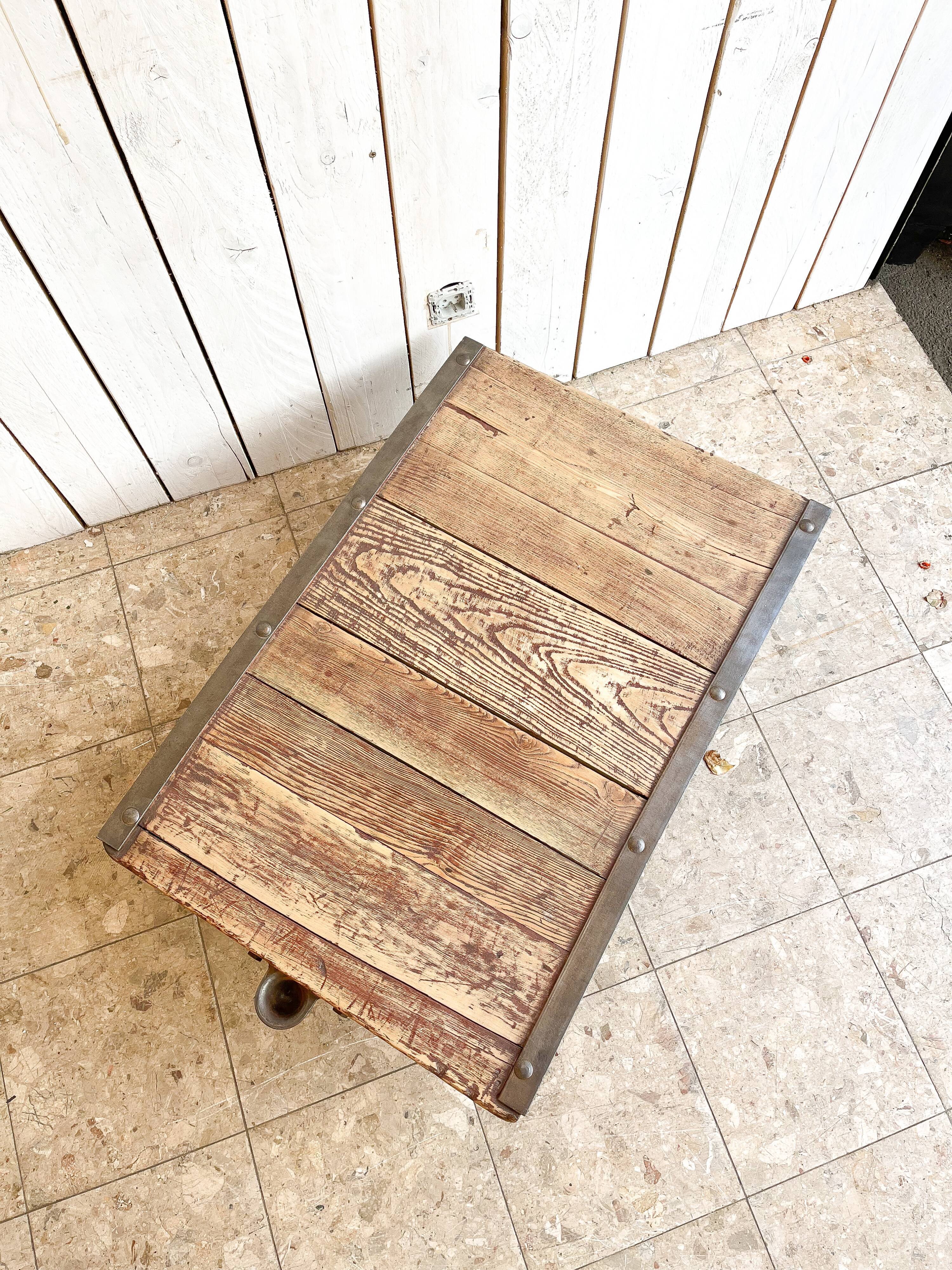 SNCF pallet coffee table