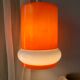 Suspension en verre opalin orange & blanc