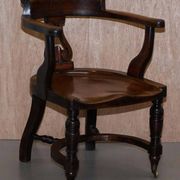 Chaise de capitaine victorienne en noyer d'Eton College