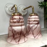 Paire d’appliques murales en opaline rose marbrée