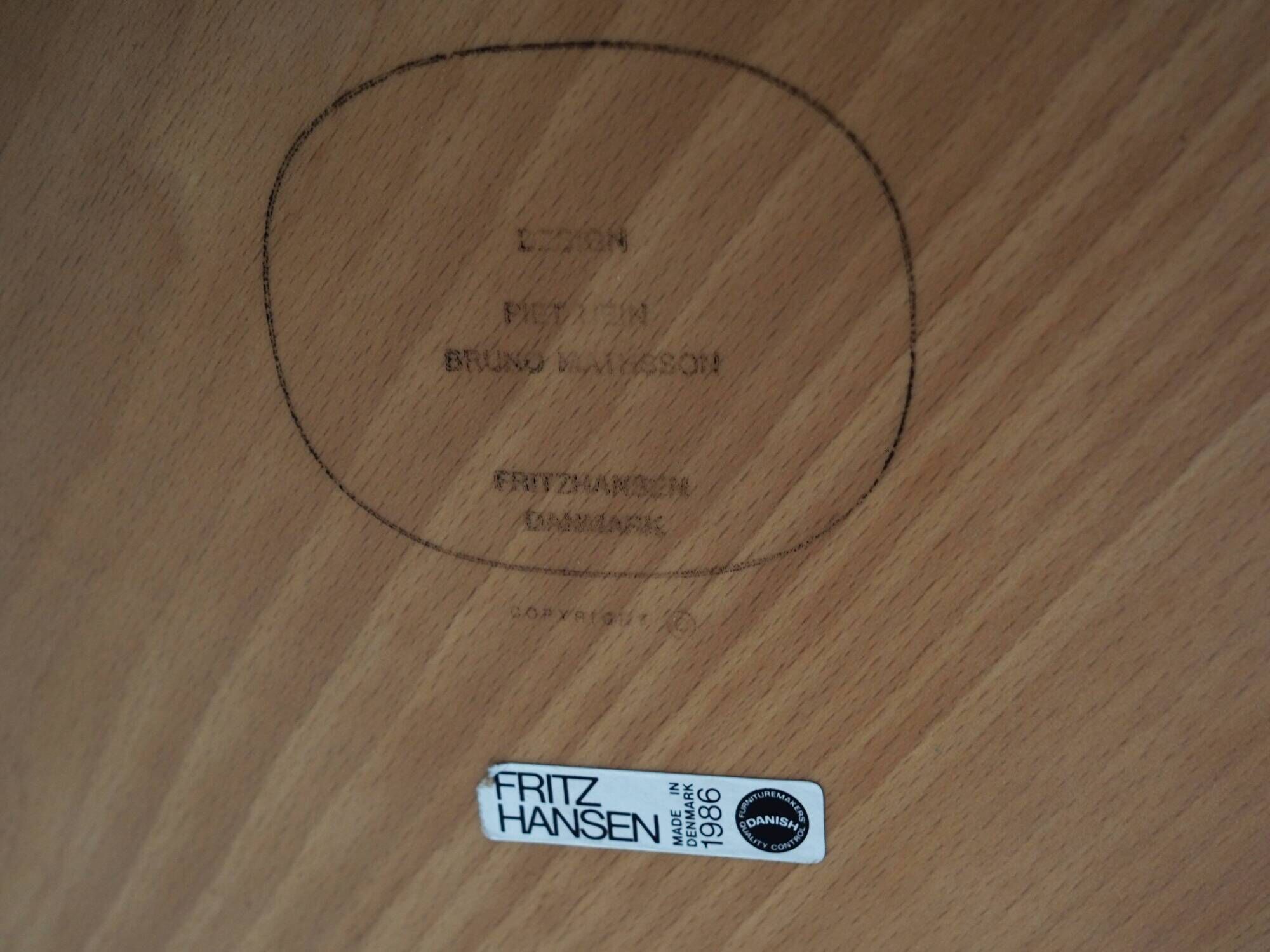 Ash table, Danish design, 1980s, designer Arne Jacobsen for Fritz Hansen