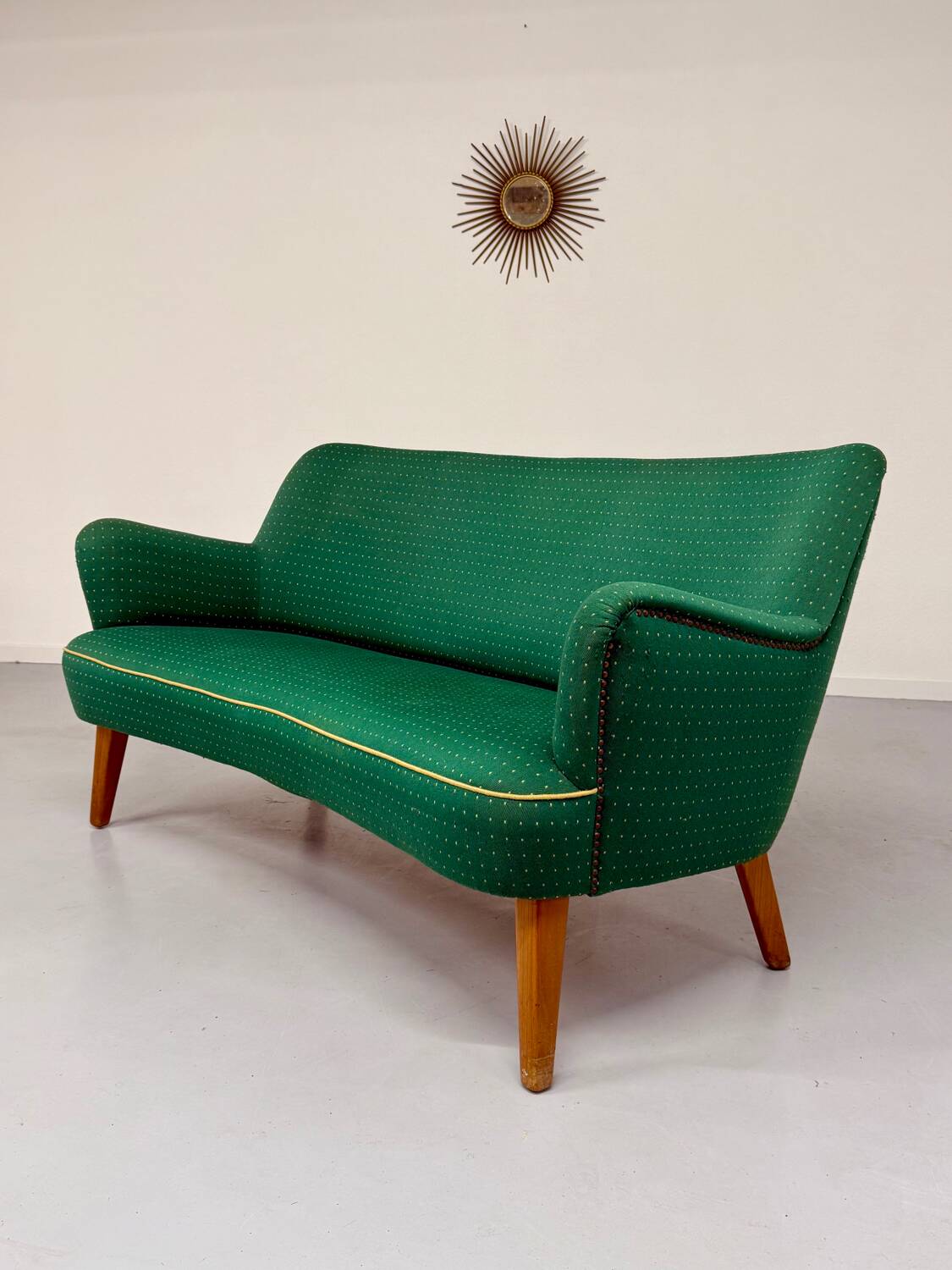 Ancien canapé haricot cocktail vert vintage design des années 50