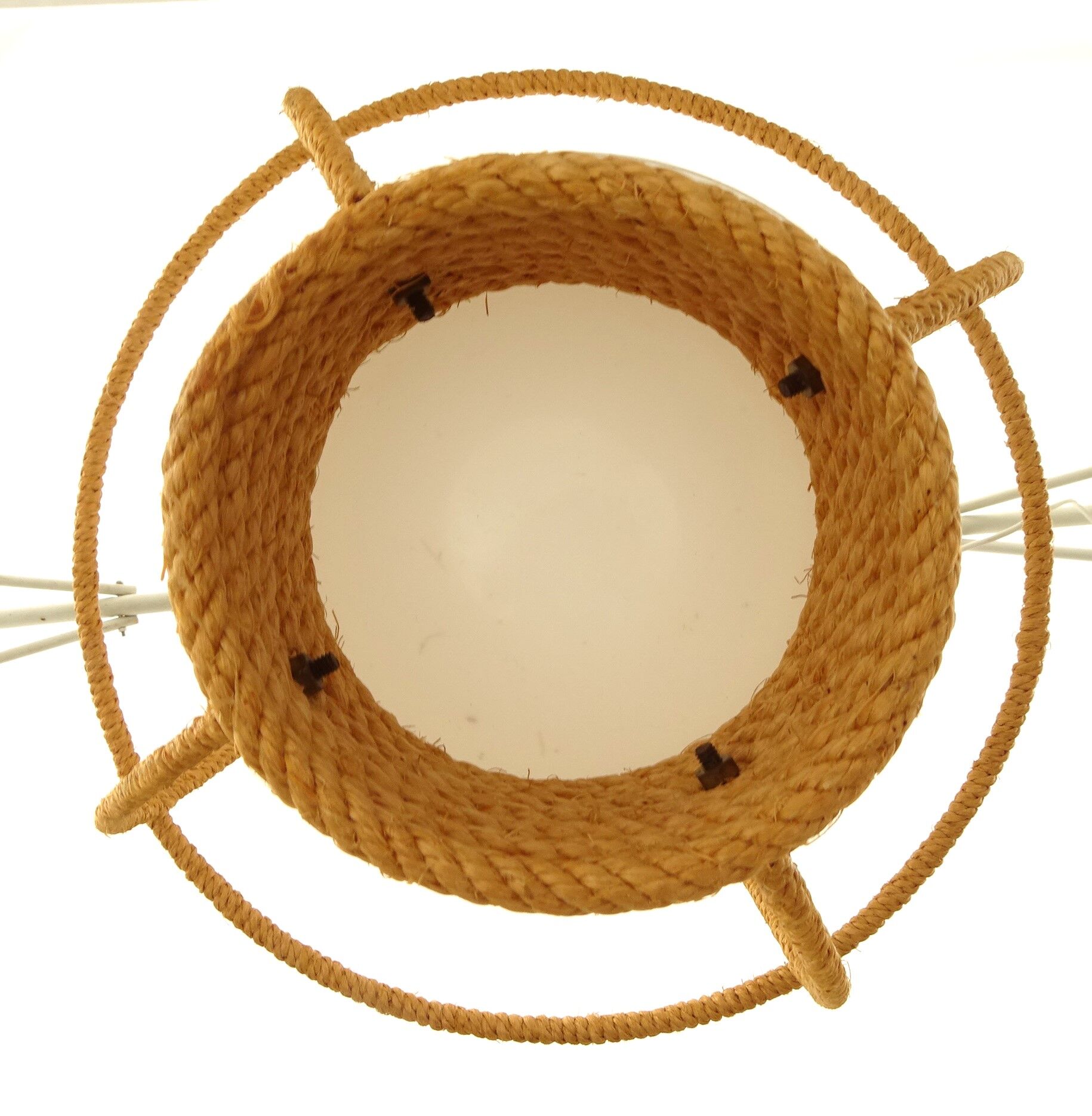 Suspension globe en opaline blanche  et corde tressé