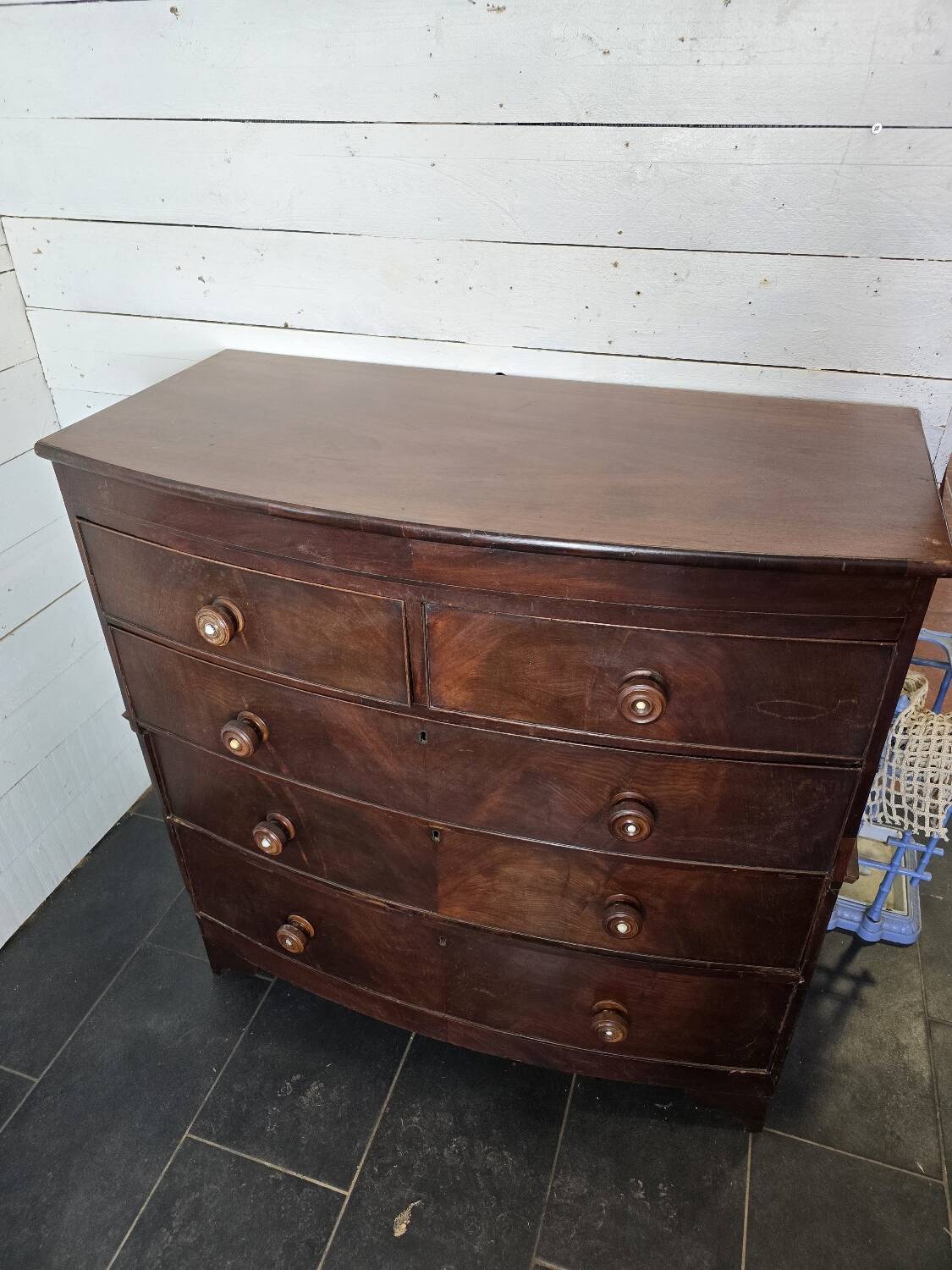 English mahogany chest of drawers
