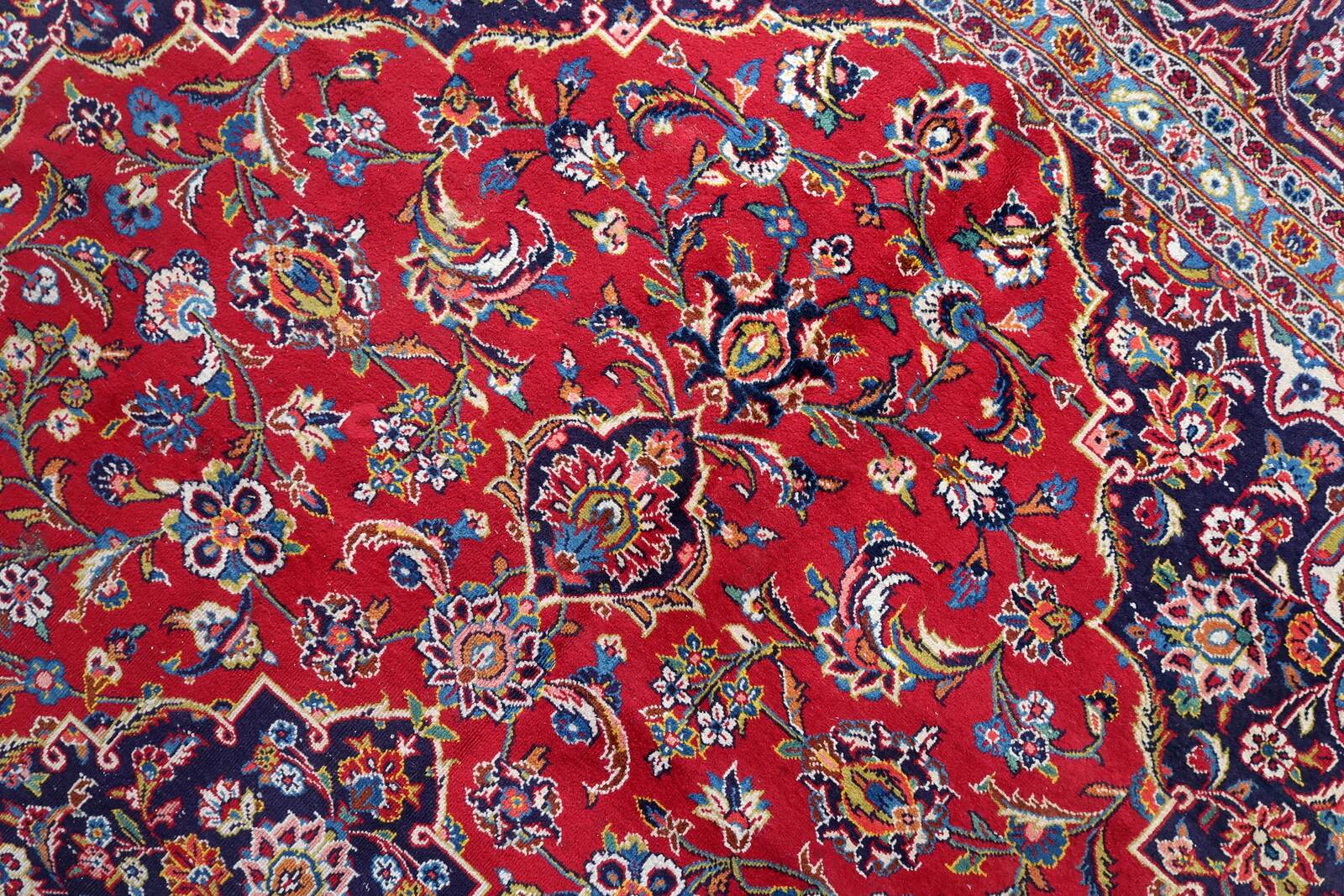 Antique Kashan wool rug, medallion & allover floral, crimson & navy, c. 1920s — 283 × 384 cm — 1C1279