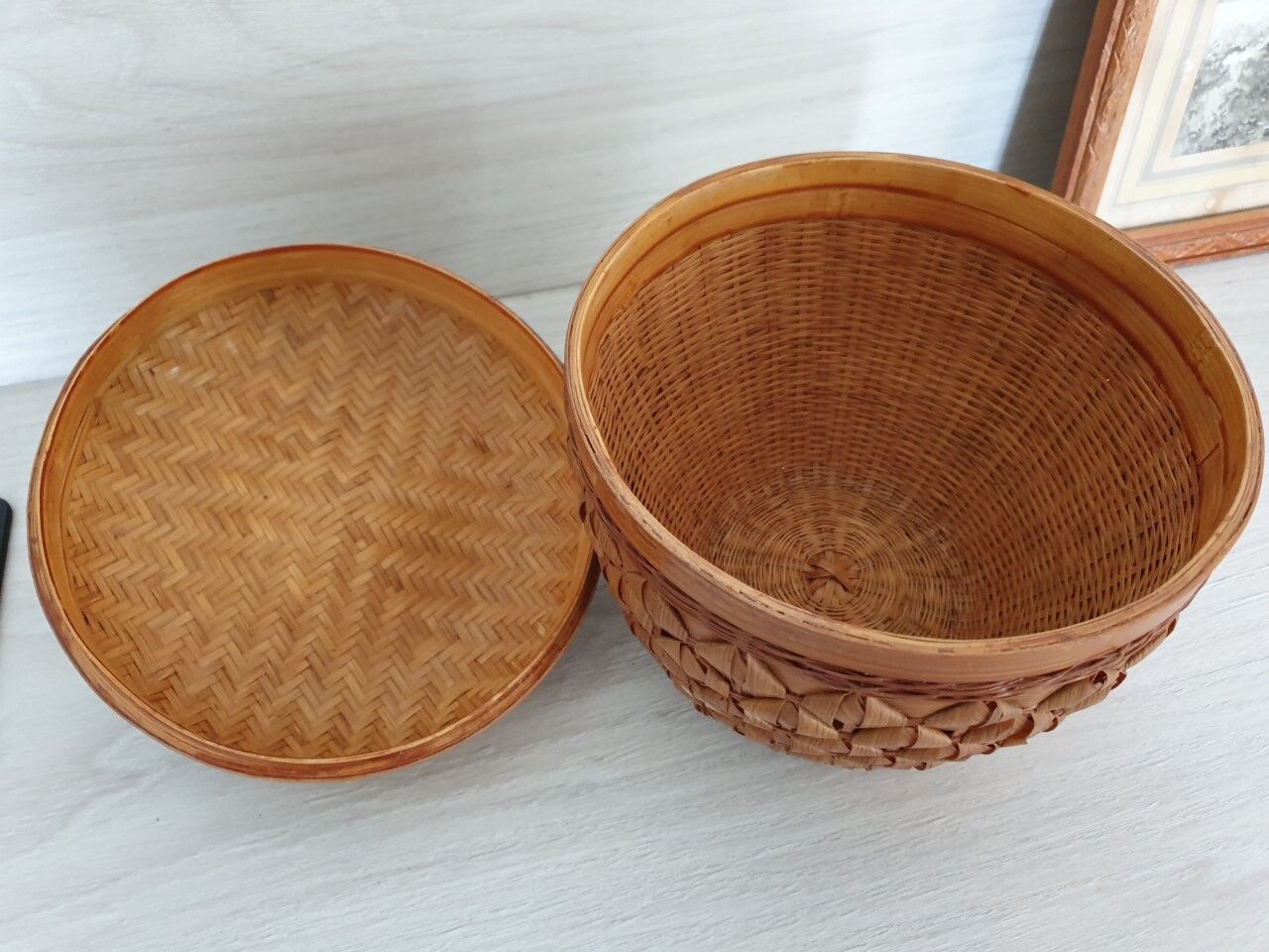 Box "Apple" in wicker 70s