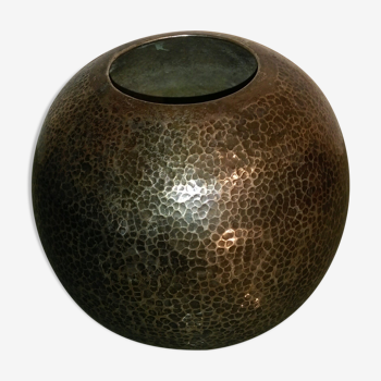 Vase boule martelé