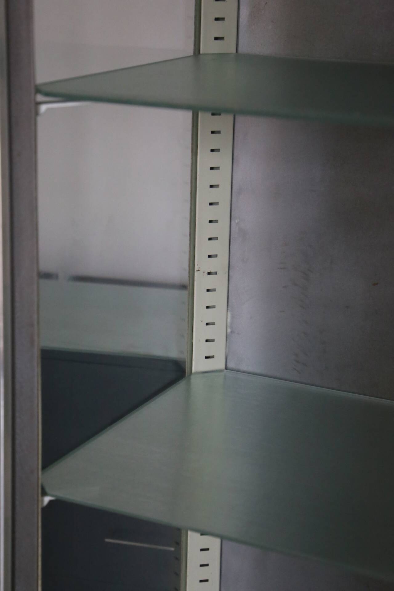 Armoire médicale ancienne 1950