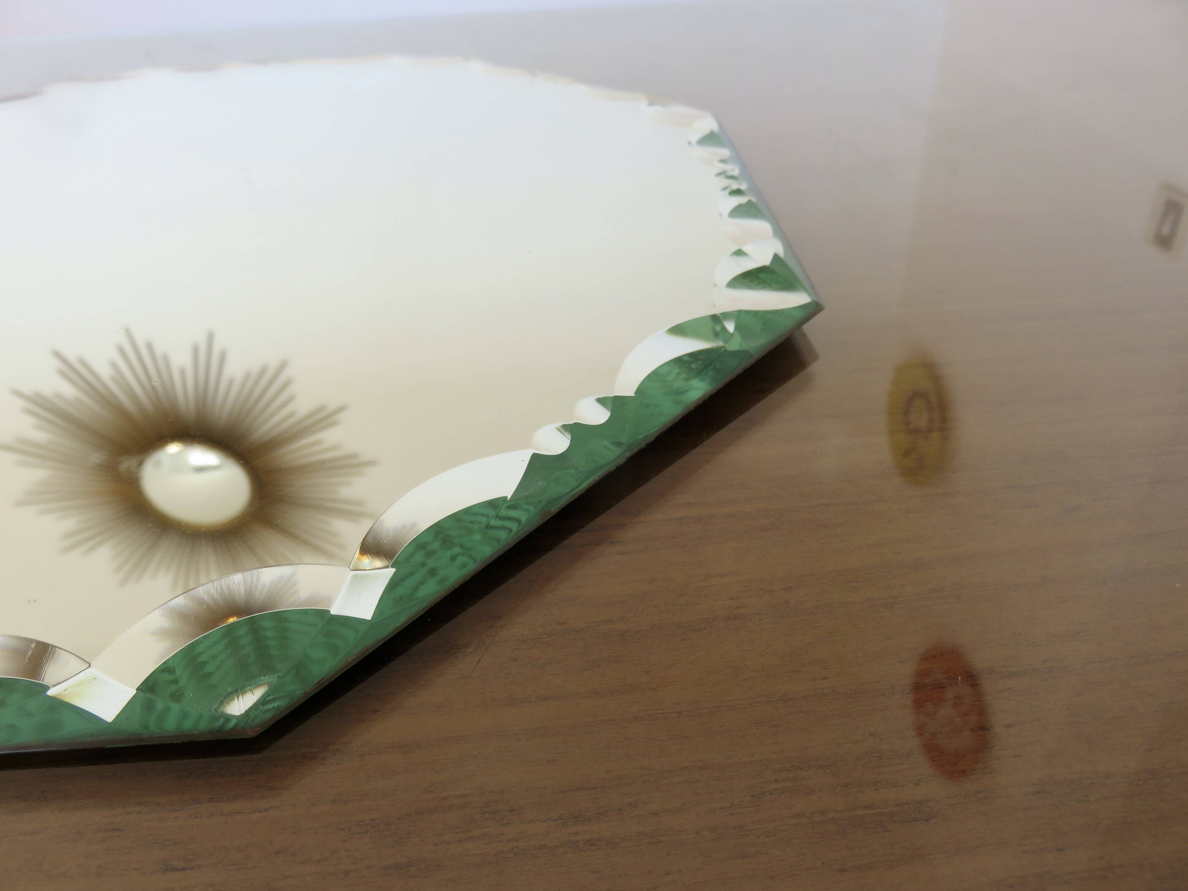 Large bevelled octagonal mirror to be placed, 1940s.