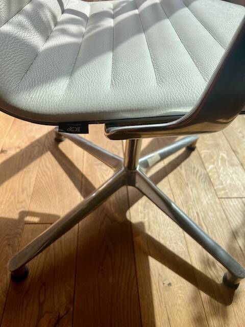 ICF armchair in white leather, four-star base on glides
