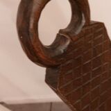 Chaise en bois sculpté